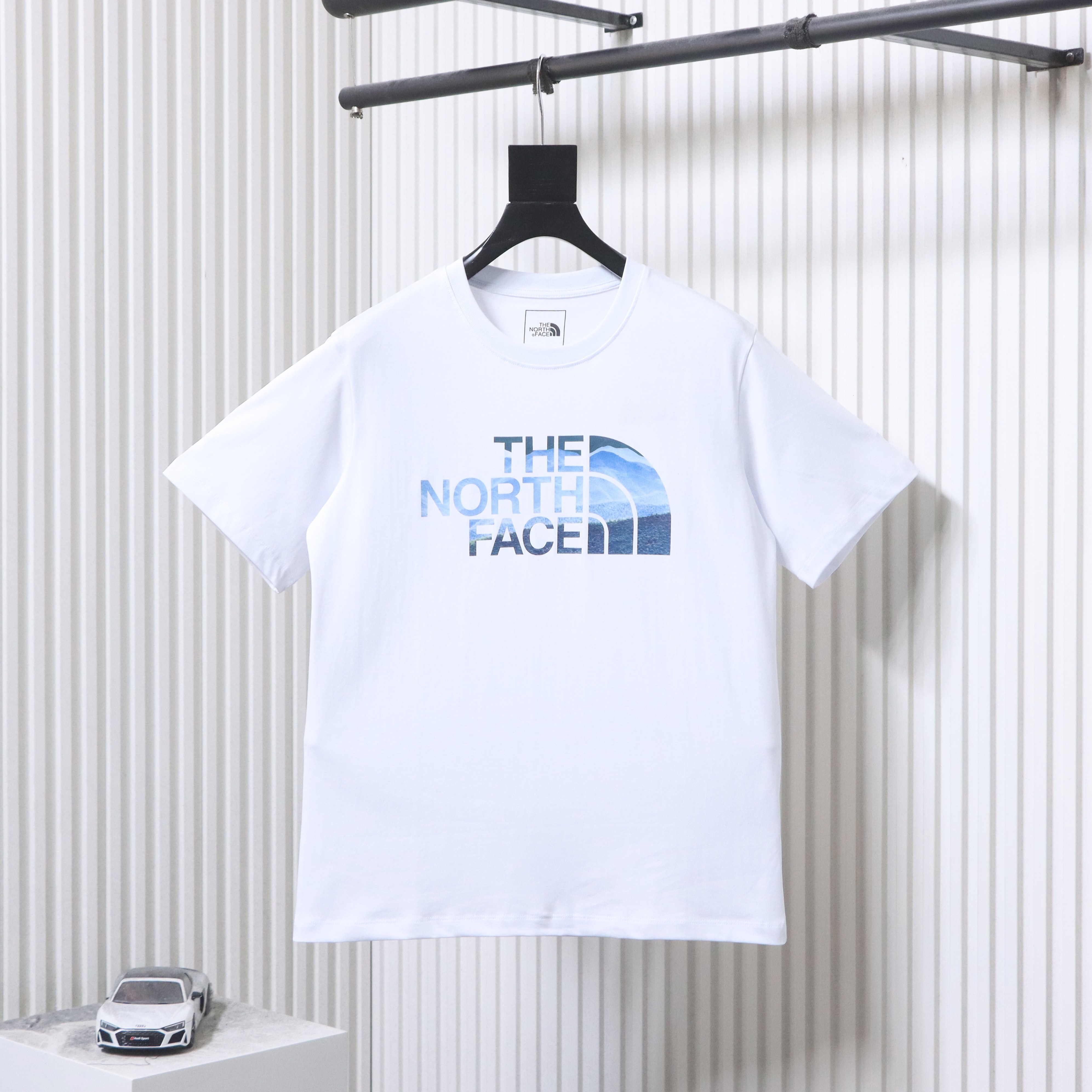 Top Quality    The North Face Men's Short Sleeve Half Dome Graphic Tee