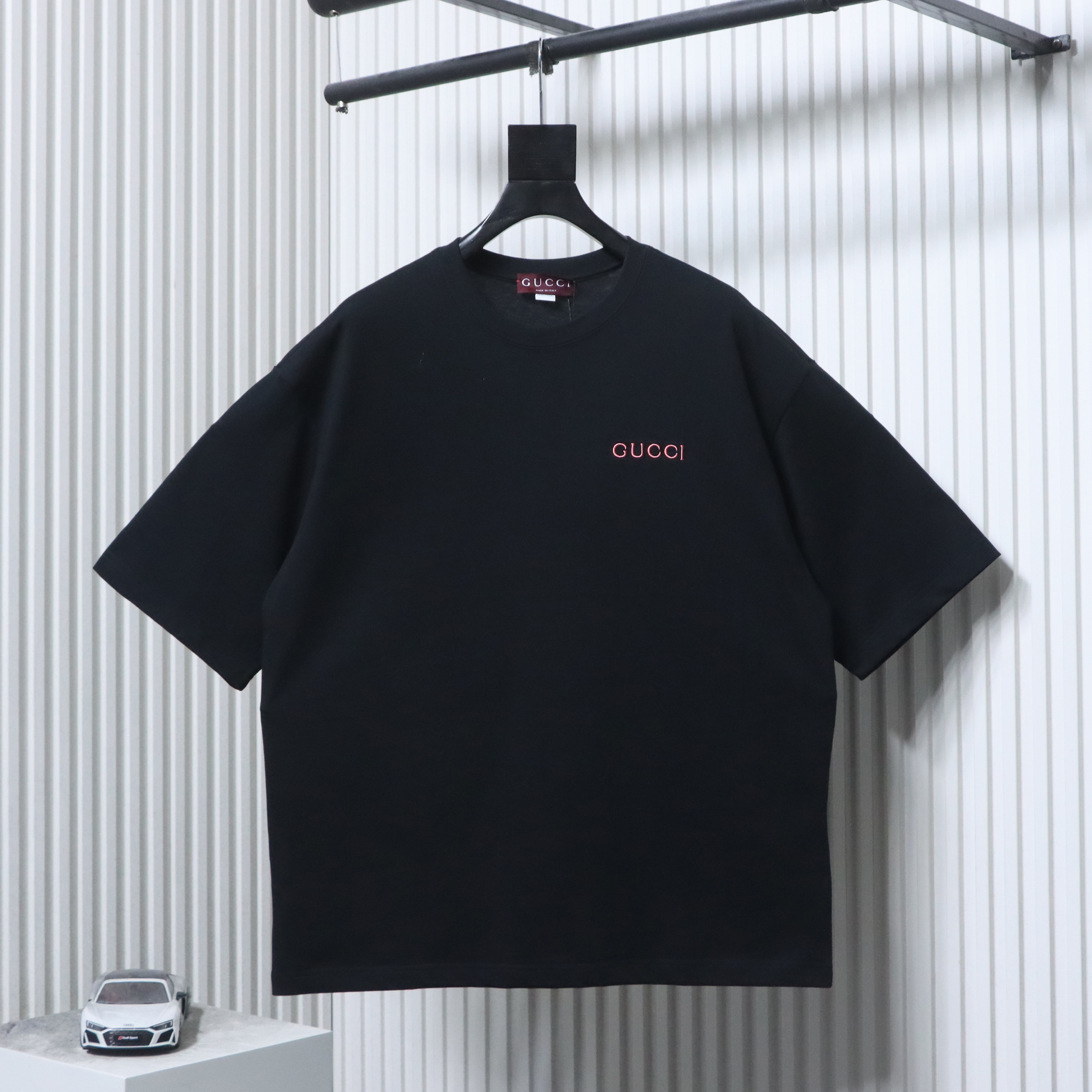 Top Quality    Cotton T-shirt with classic Gucci logo embroidery