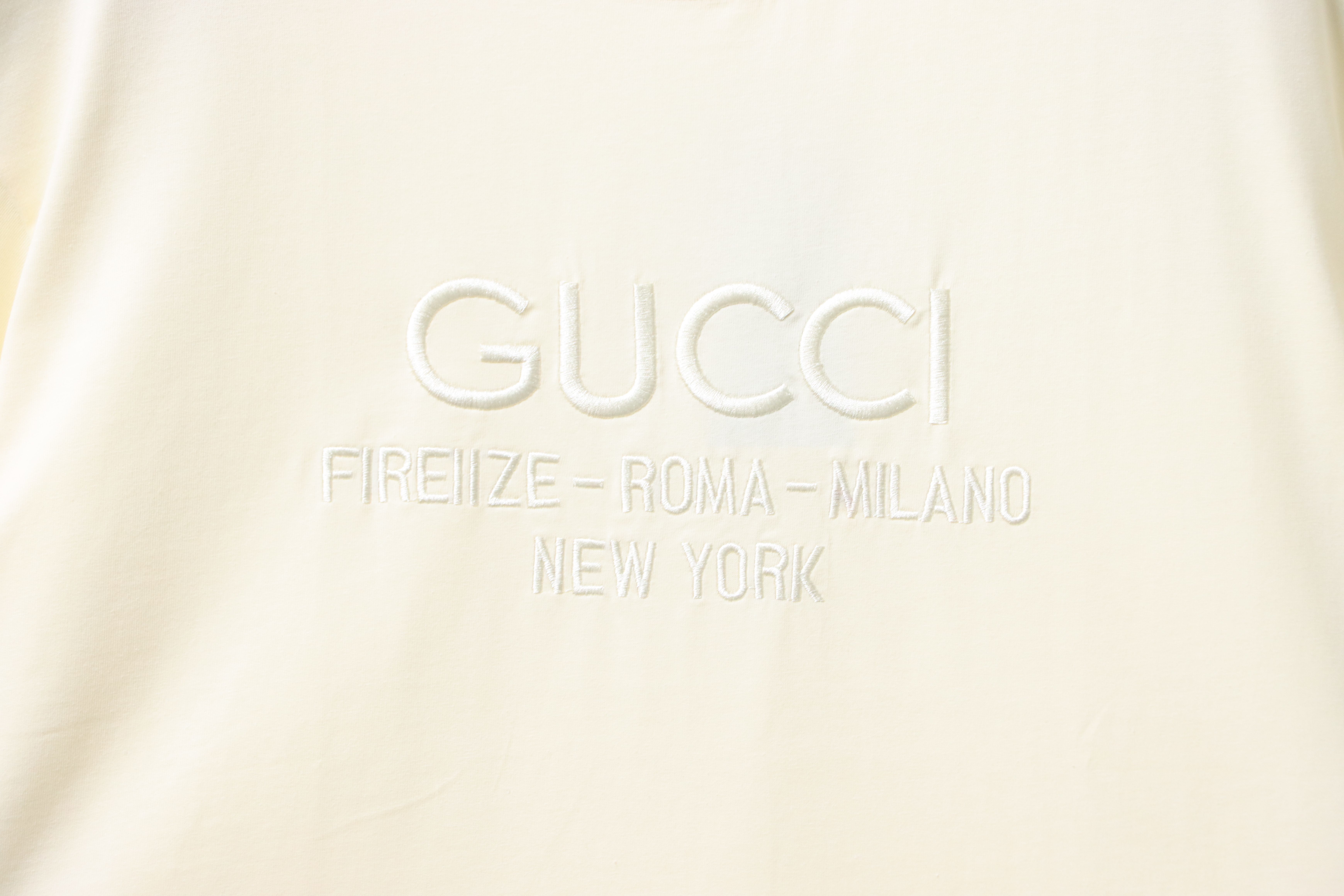 Top Quality    Cotton T-shirt with classic Gucci logo embroidery in white 01