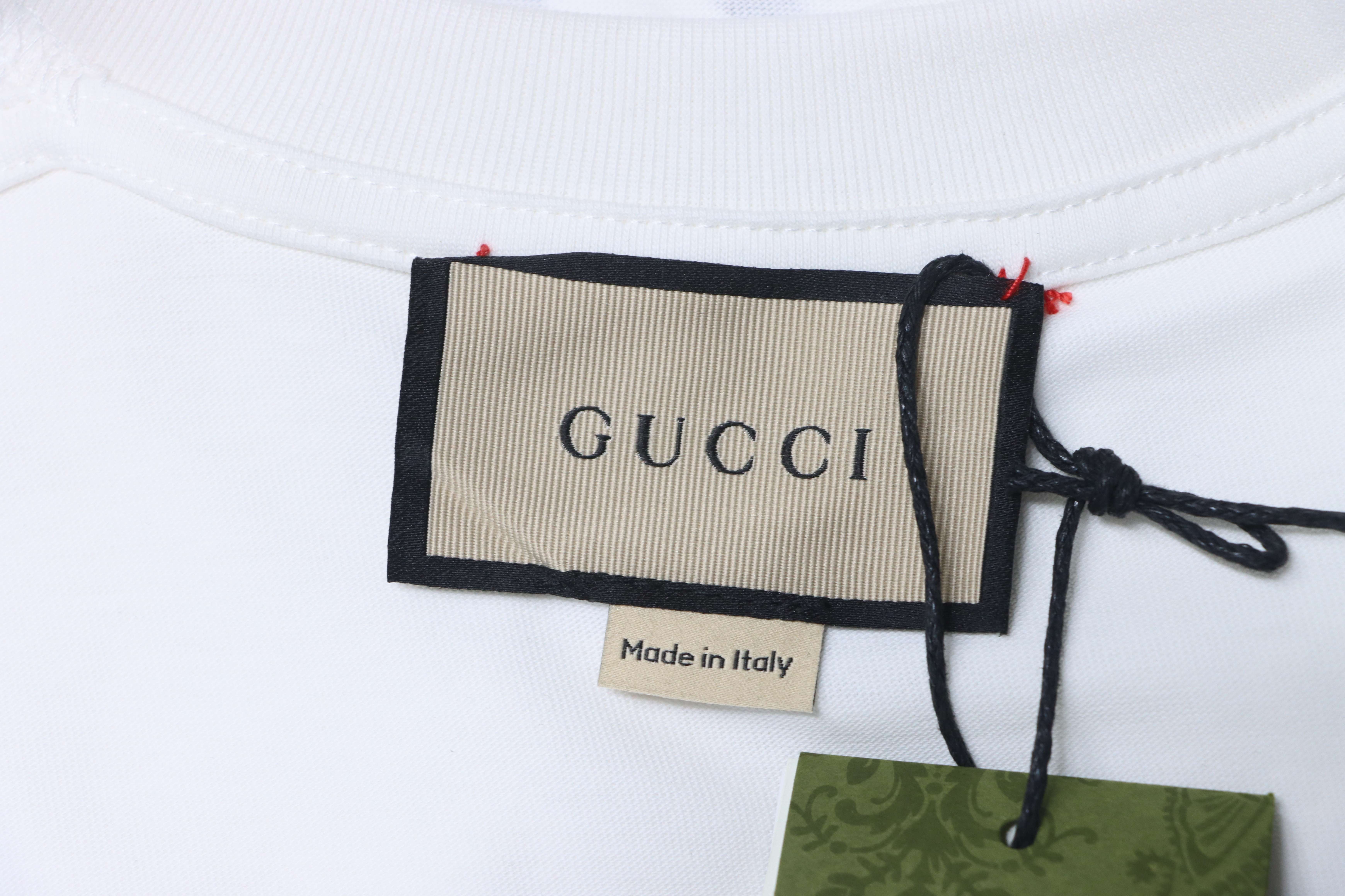 Top Quality    Cotton T-shirt with Gucci cartoon print in white 03