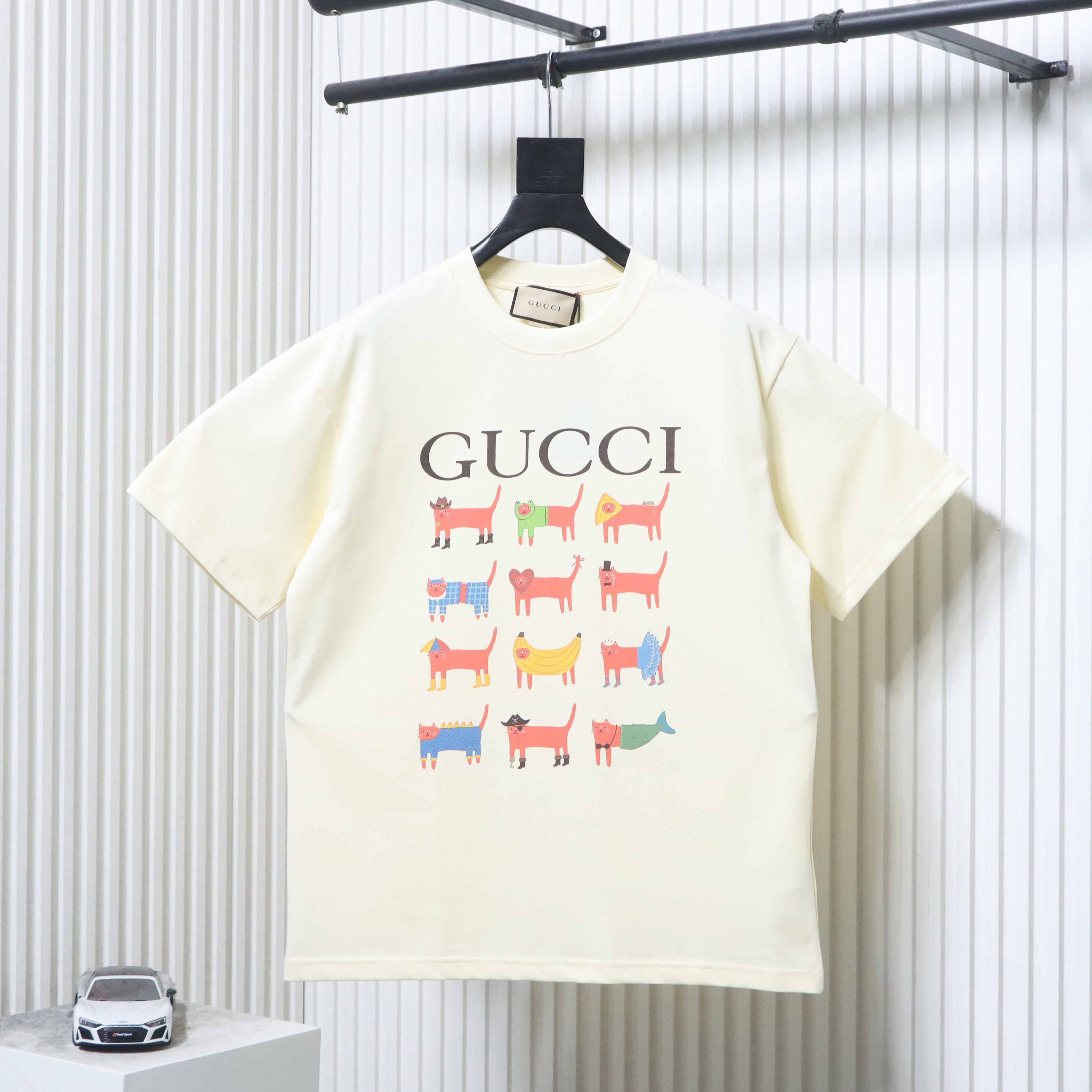 Top Quality    Cotton T-shirt with Gucci cartoon print in white 04