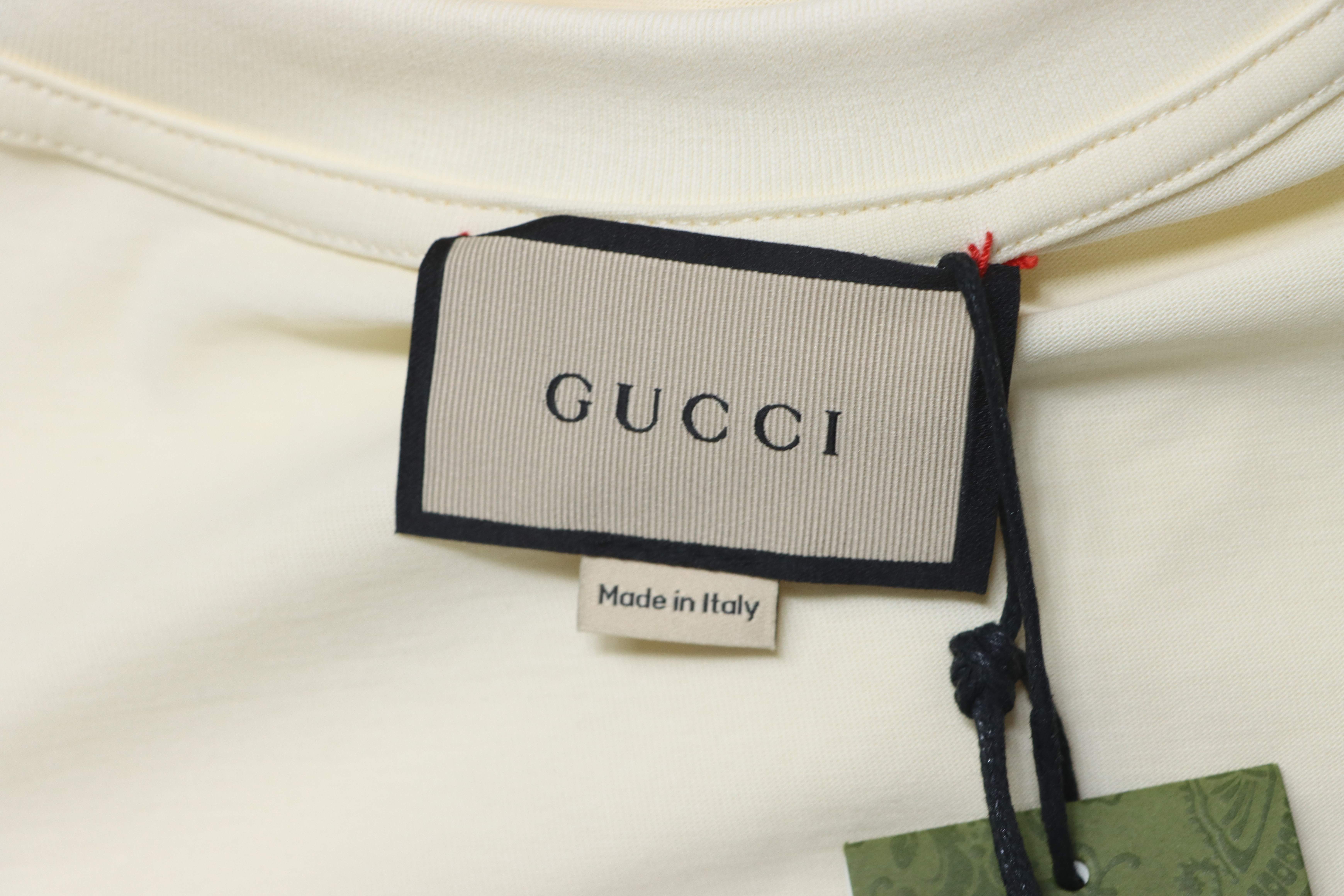 Top Quality    Cotton T-shirt with Gucci cartoon print in white 04