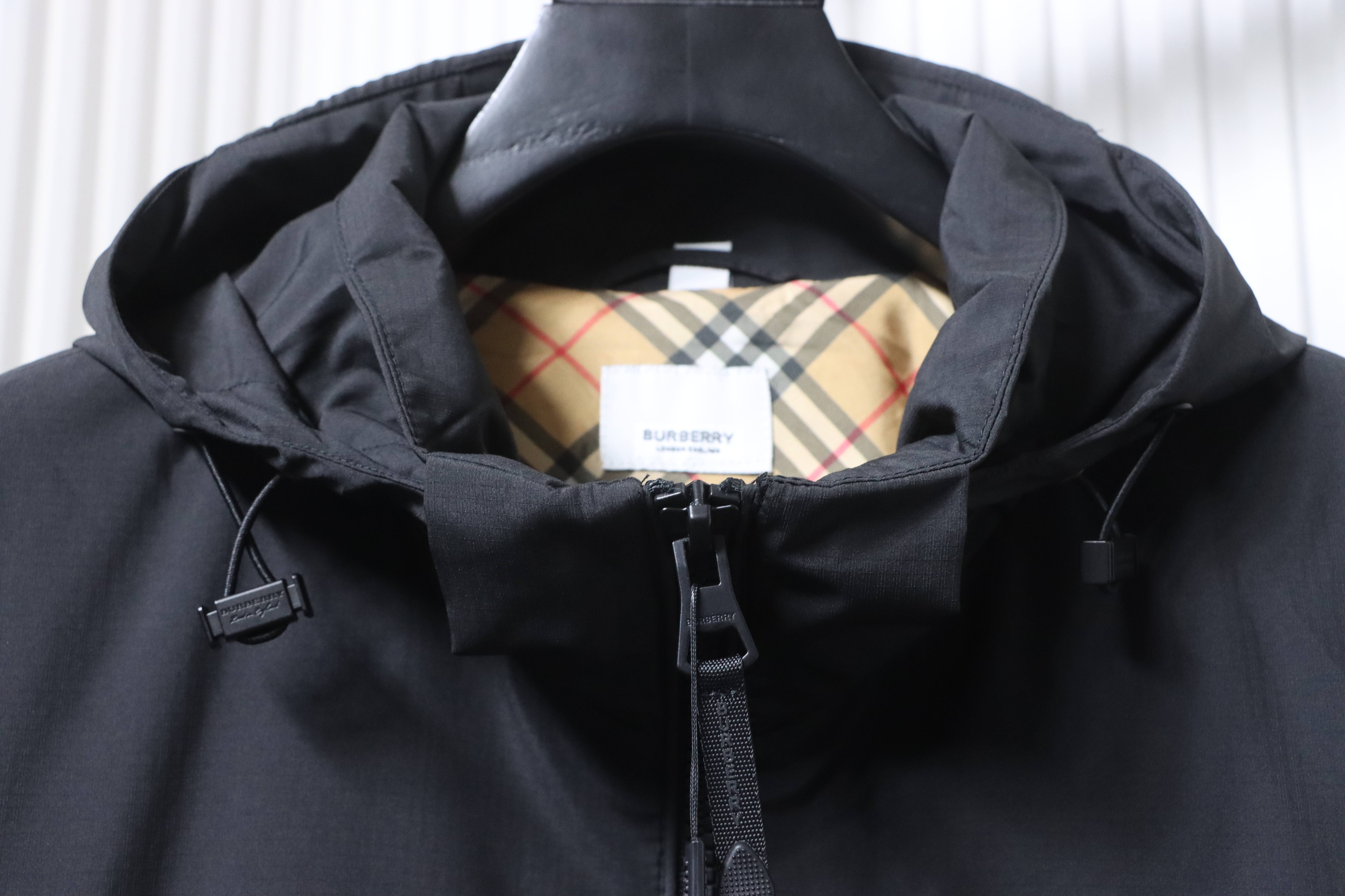    Burberry 26SS Embroidered Equestrian Hooded Jacket
