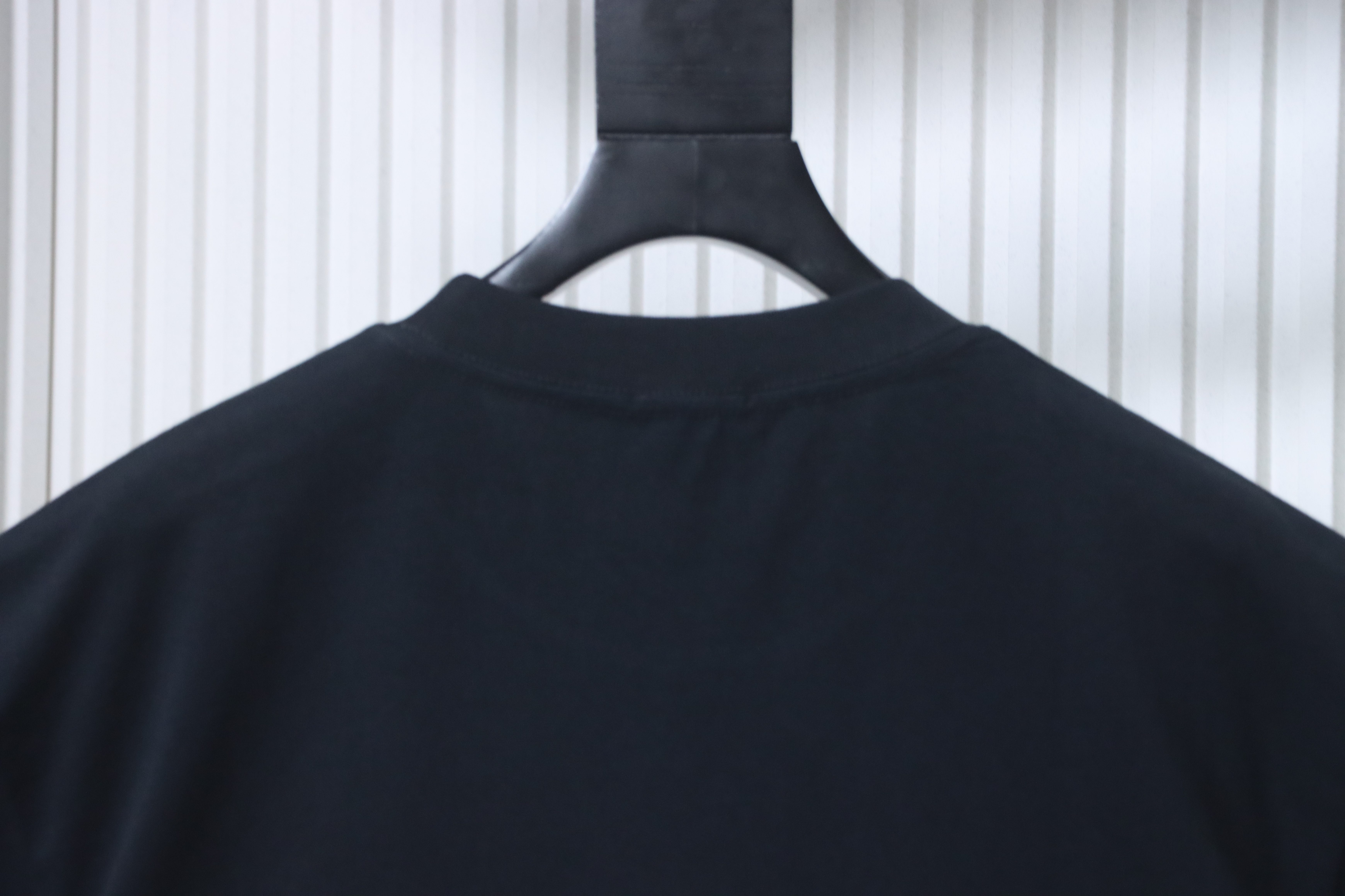    Burberry  Knight Stamp Cotton T-shirt in Chalk Black