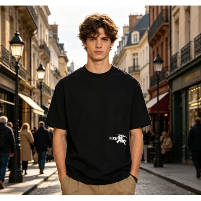    Burberry  Knight Stamp Cotton T-shirt in Chalk Black 02