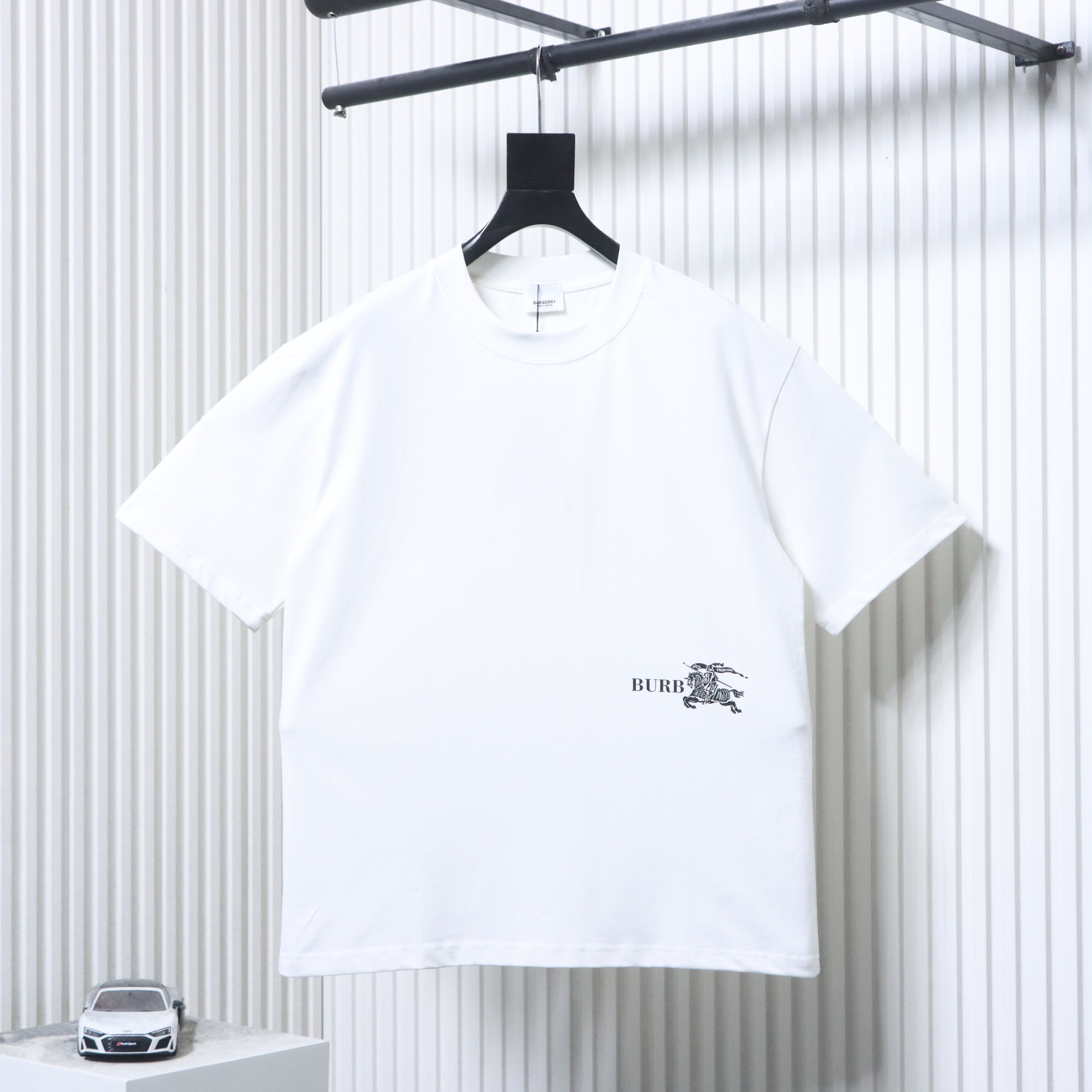    Burberry  Knight Stamp Cotton T-shirt in Chalk white