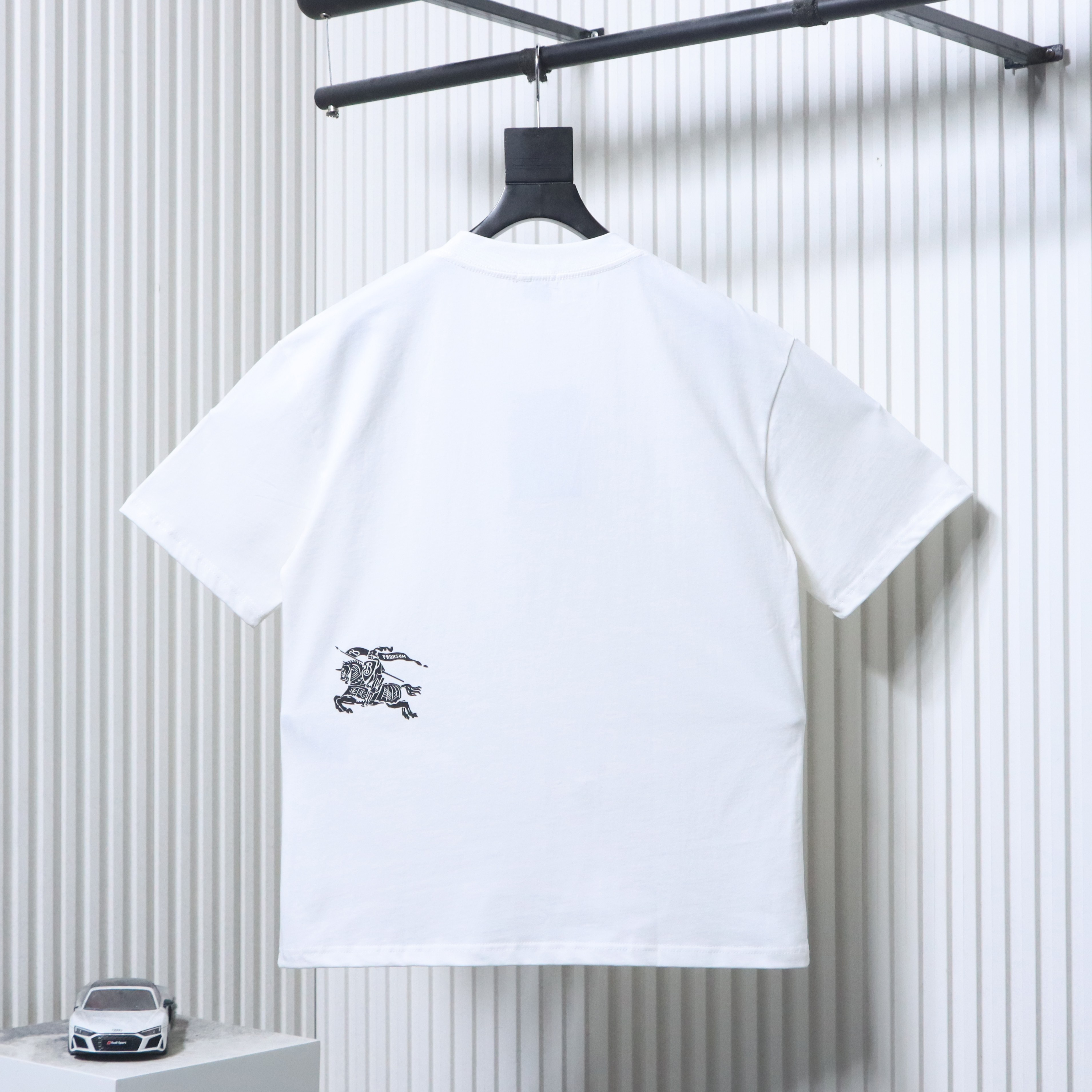    Burberry  Knight Stamp Cotton T-shirt in Chalk white