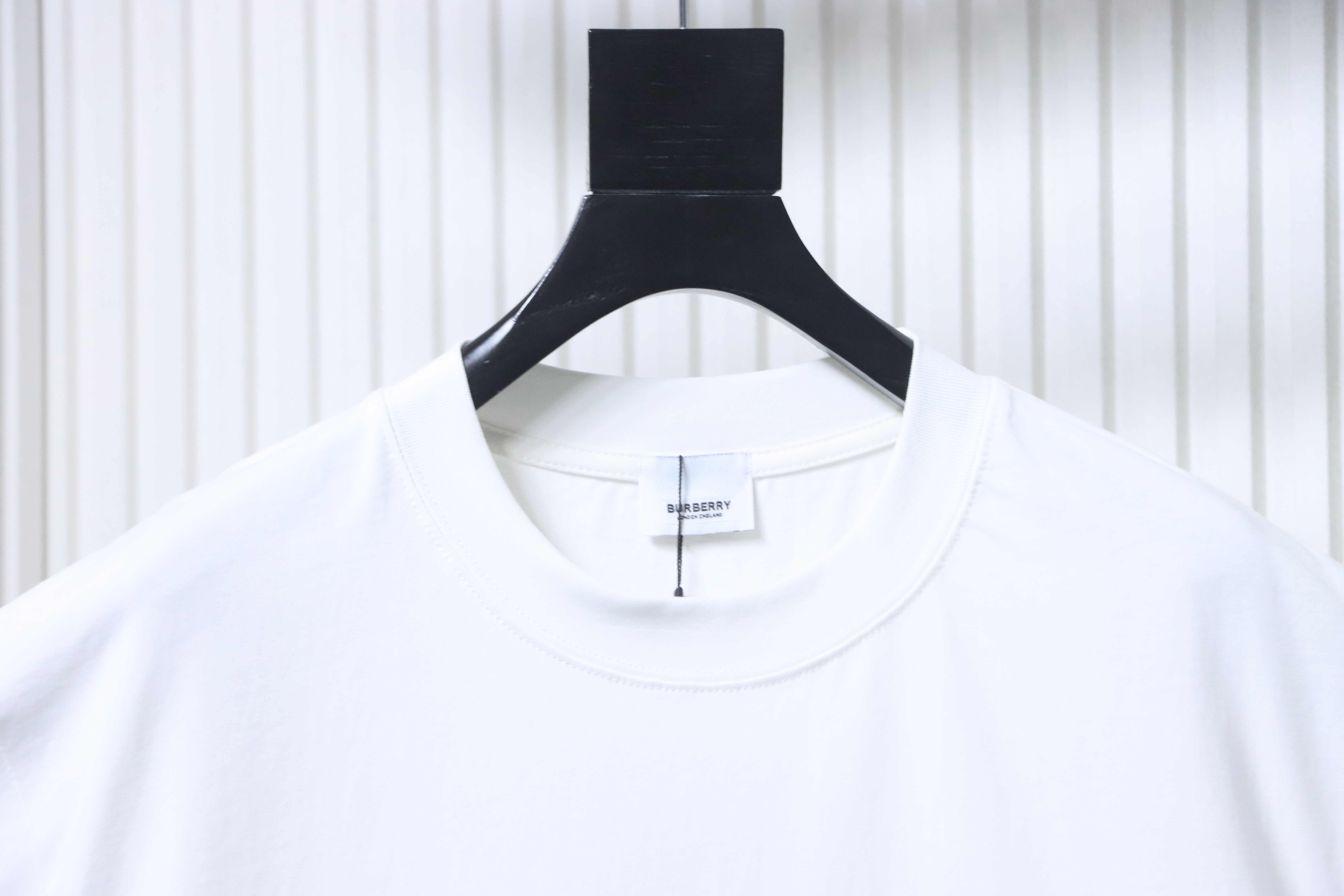    Burberry  Knight Stamp Cotton T-shirt in Chalk white