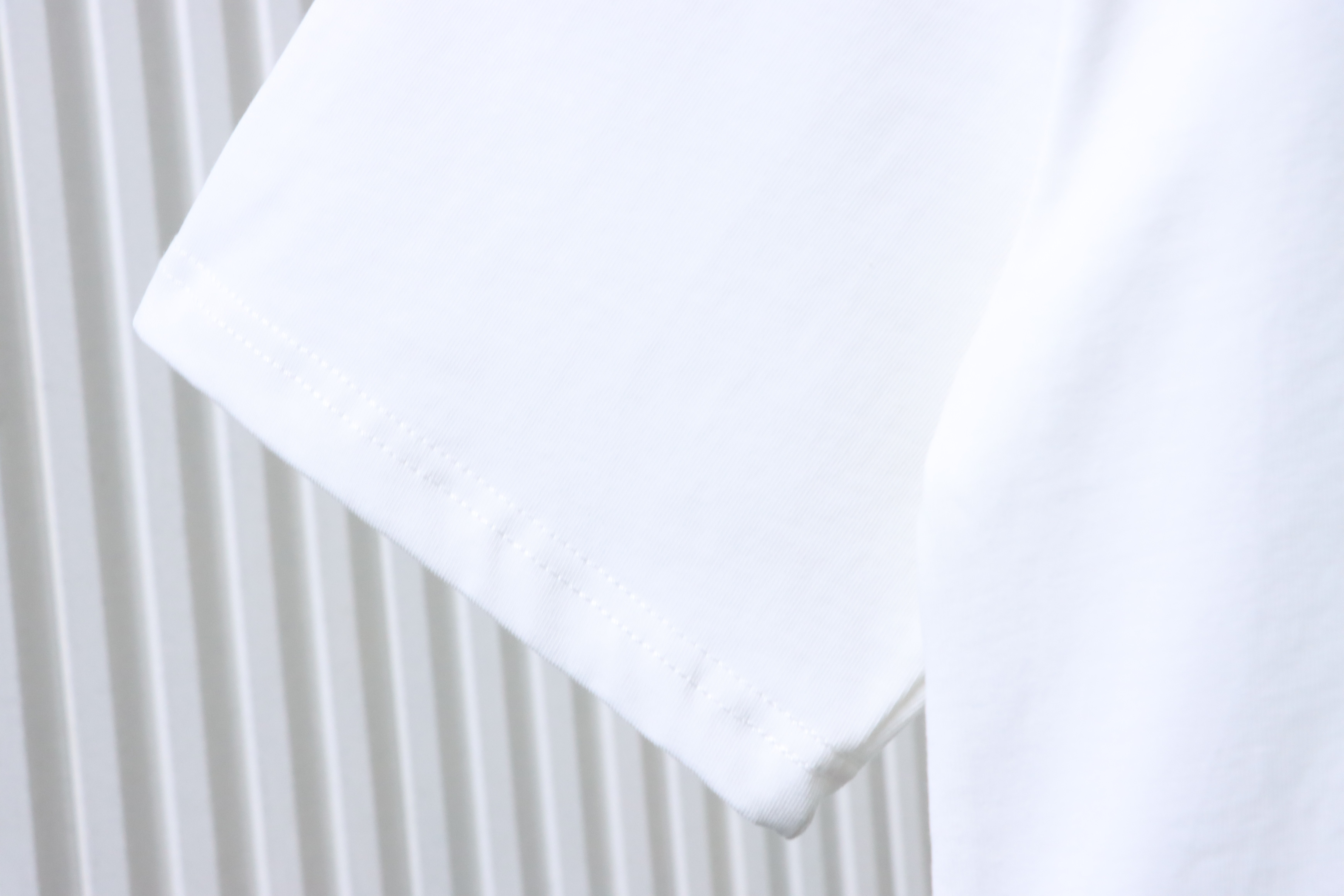    Burberry  Knight Stamp Cotton T-shirt in Chalk white