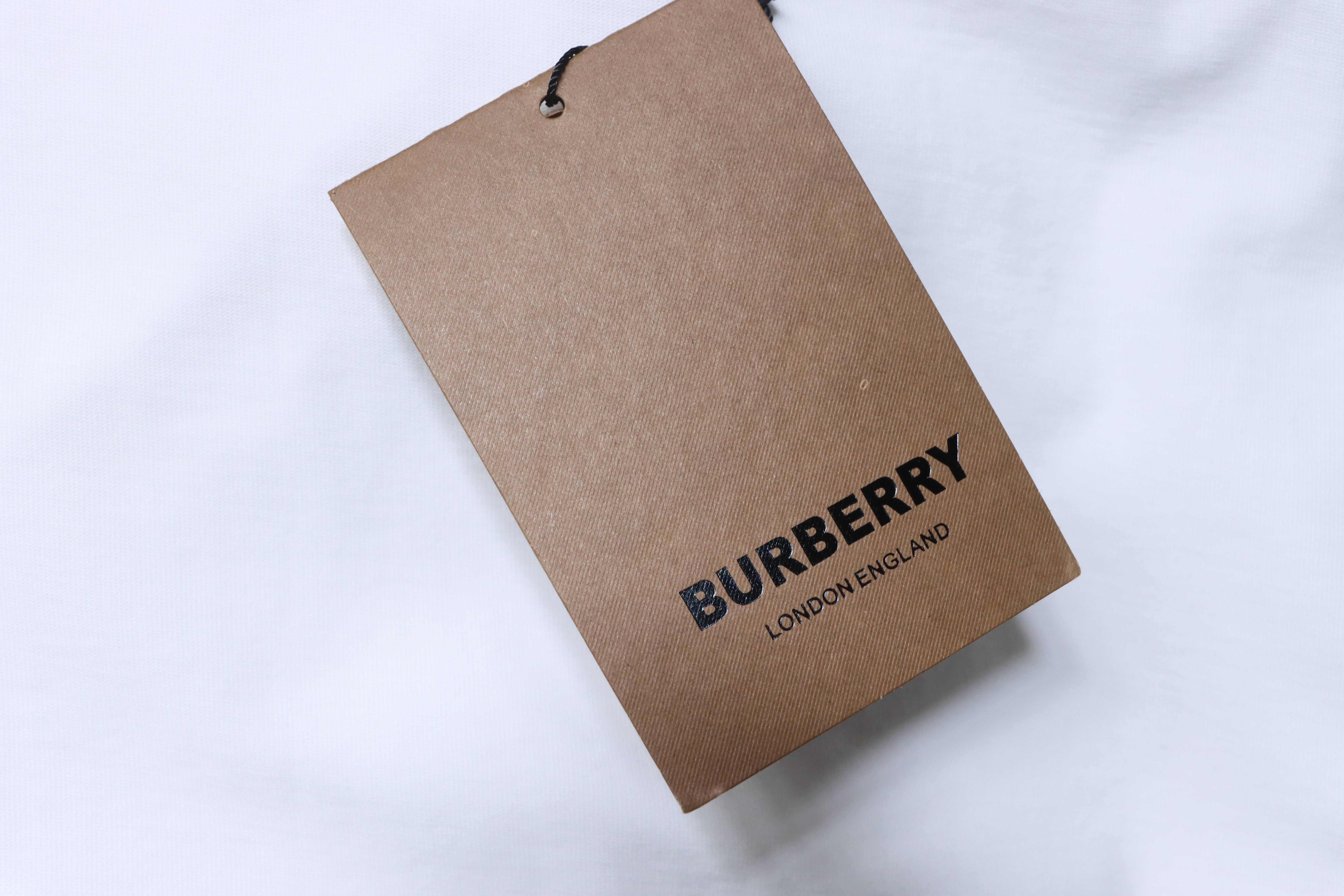    Burberry  Knight Stamp Cotton T-shirt in Chalk white
