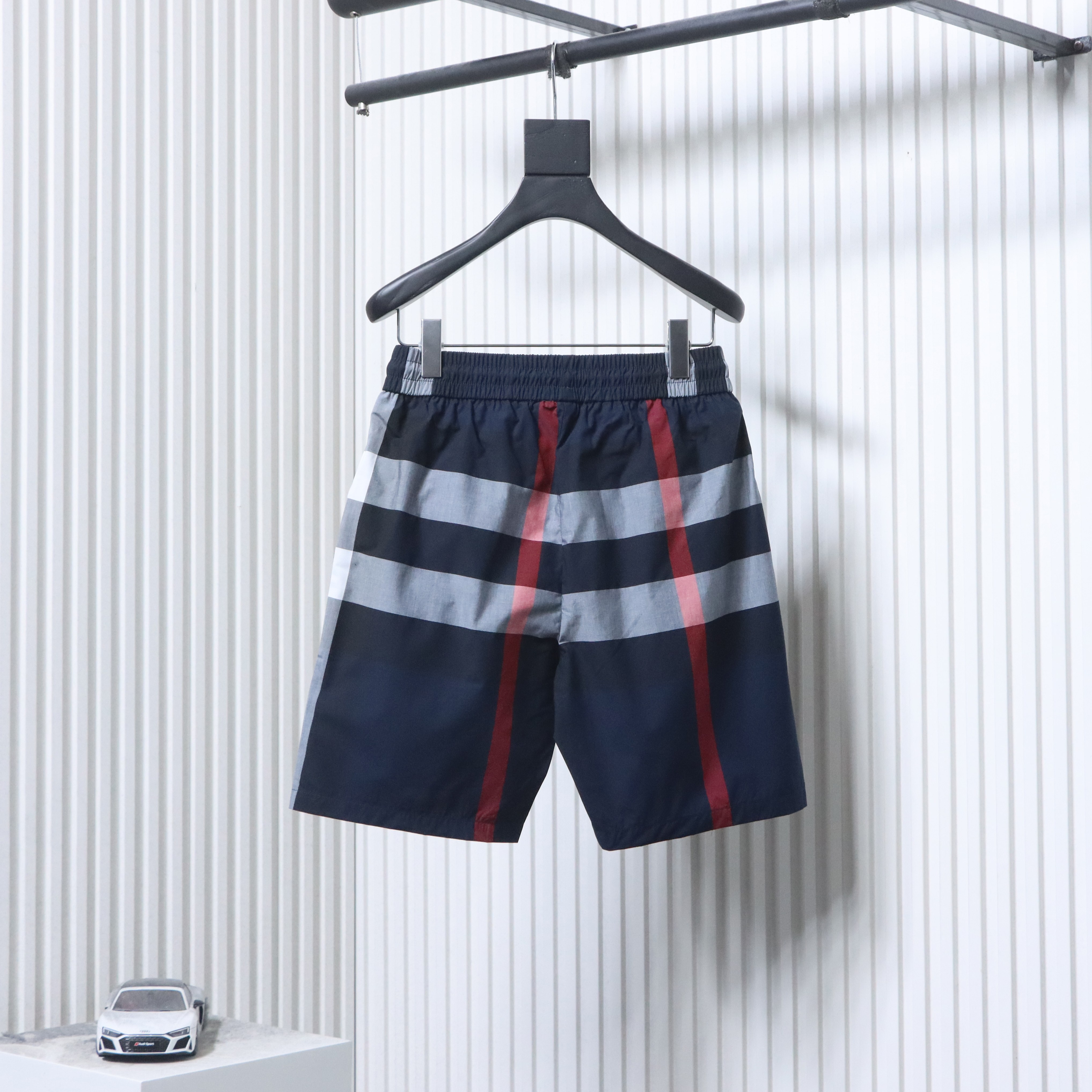    Burberry classic stripe plaid shorts