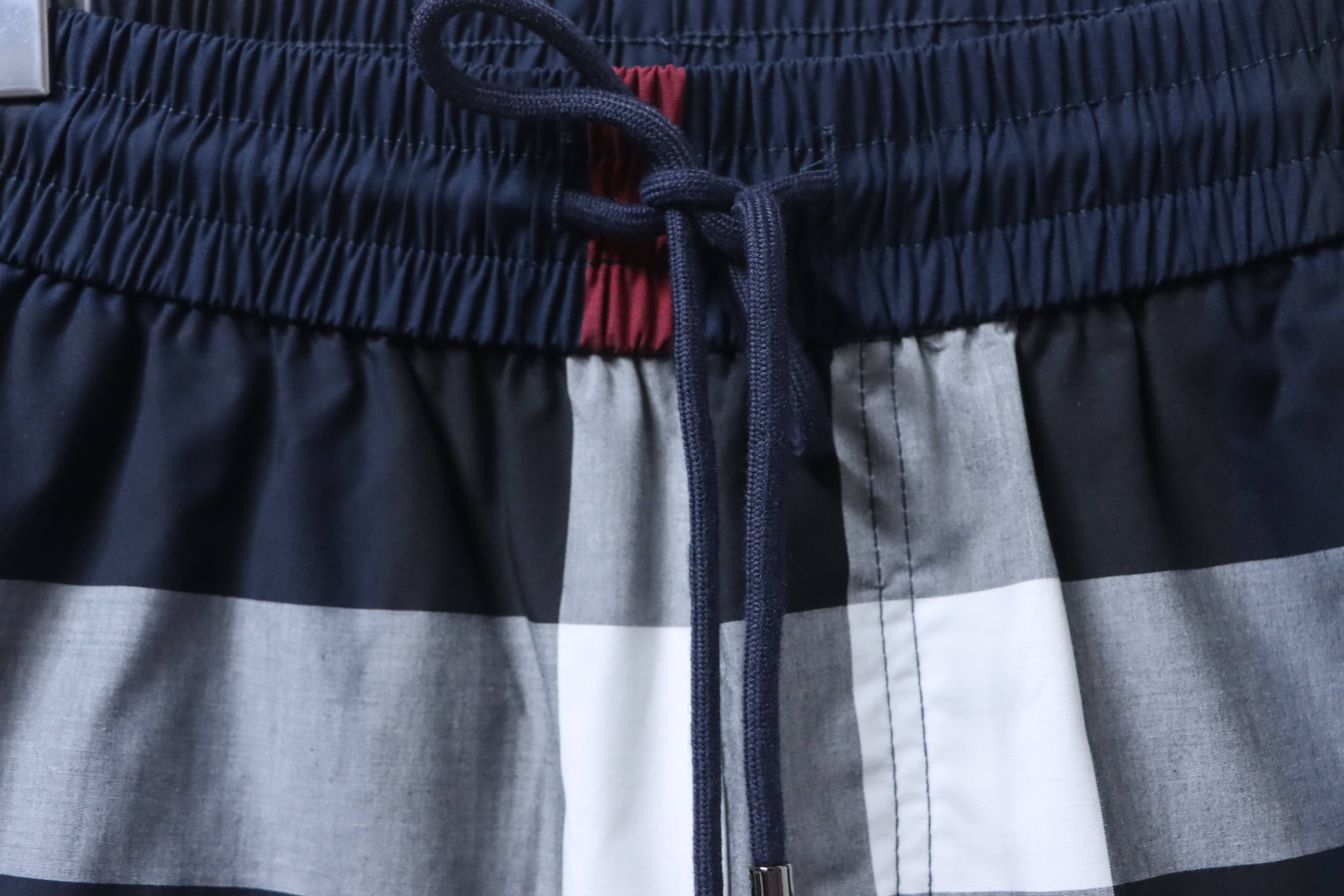    Burberry classic stripe plaid shorts