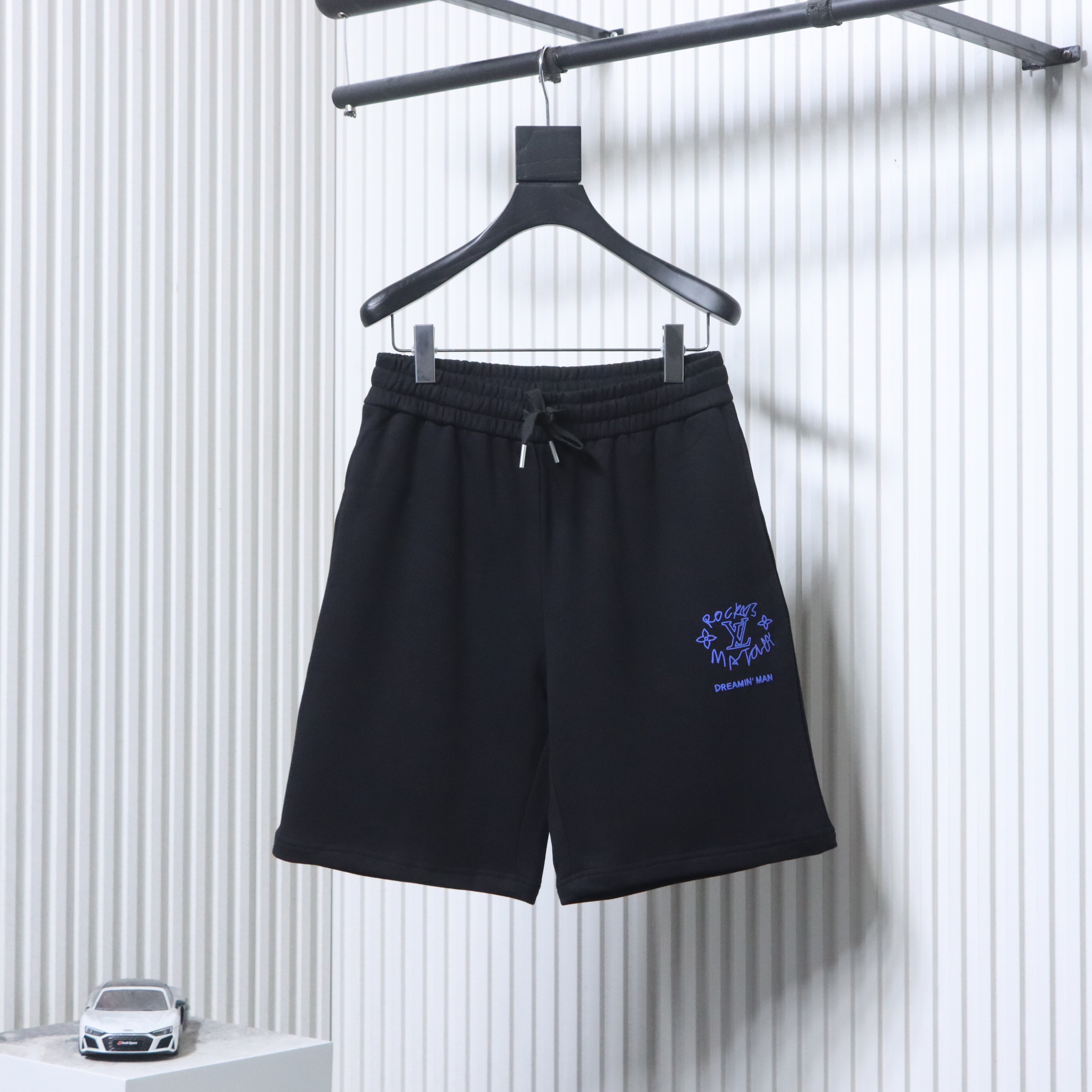    Louis Vuitton 25SS Dreamer Graffiti Slogan Print Shorts