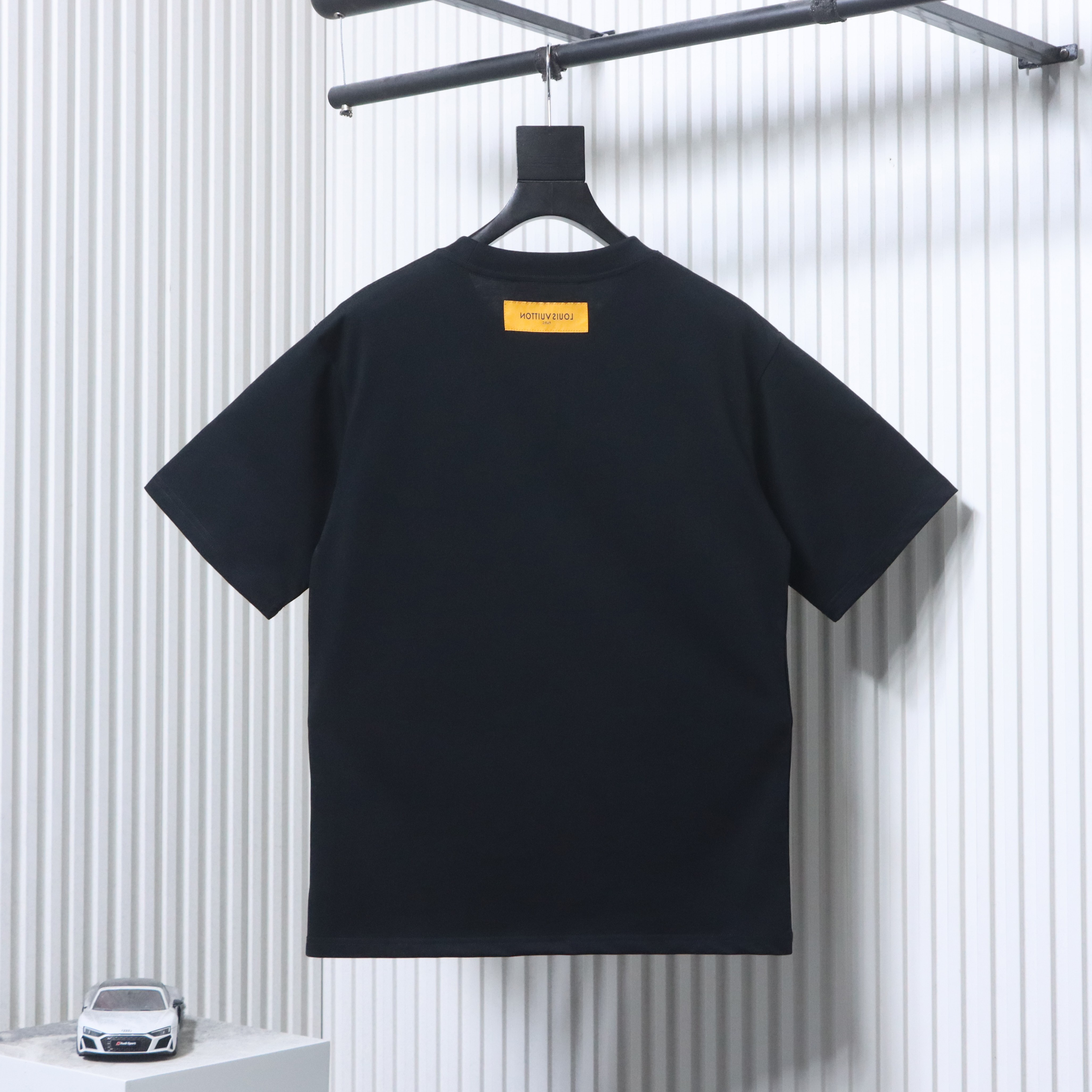    Louis vuitton graffiti large logo print t-shirt Black