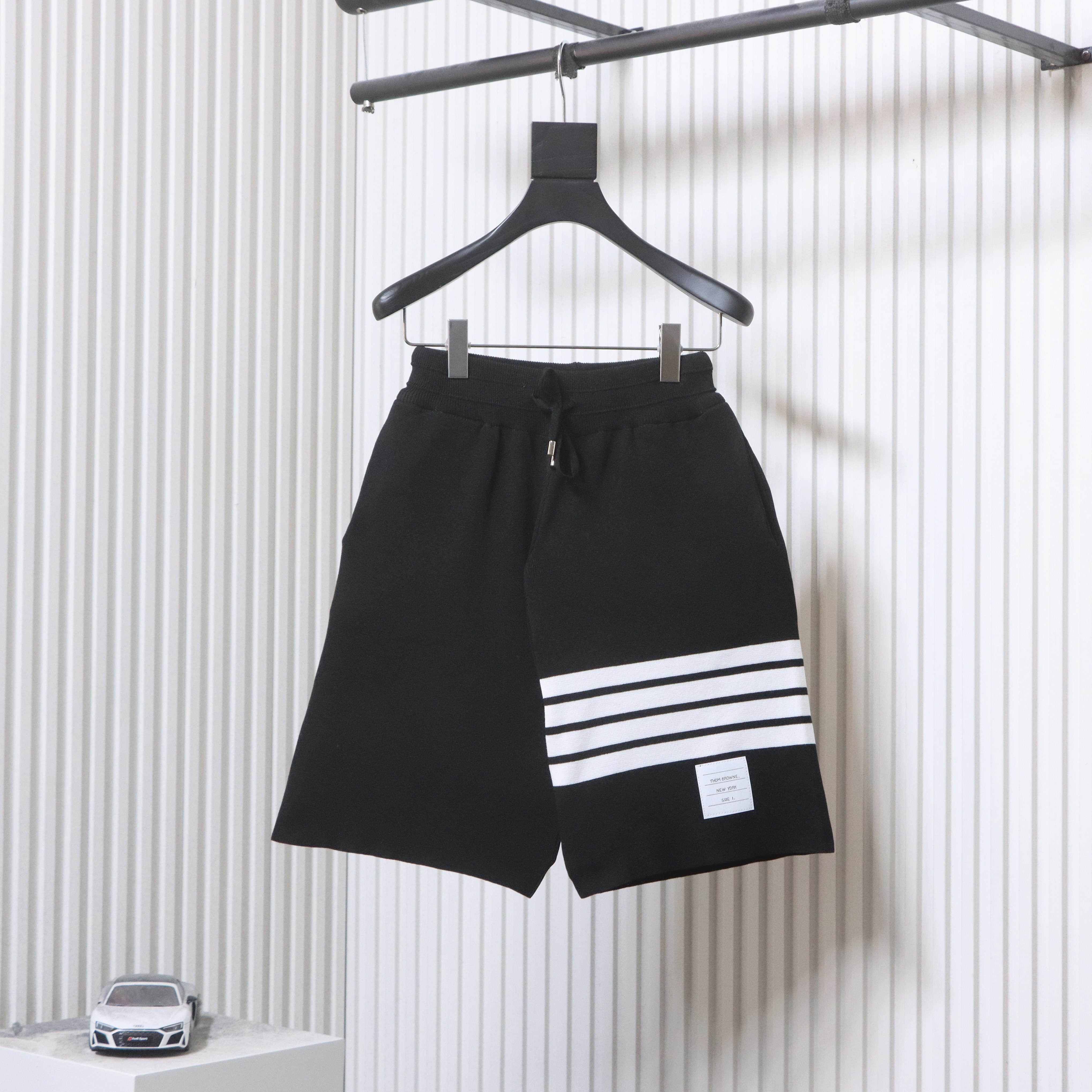    Thom Browne Classic 4-Bar Sweatshorts Black