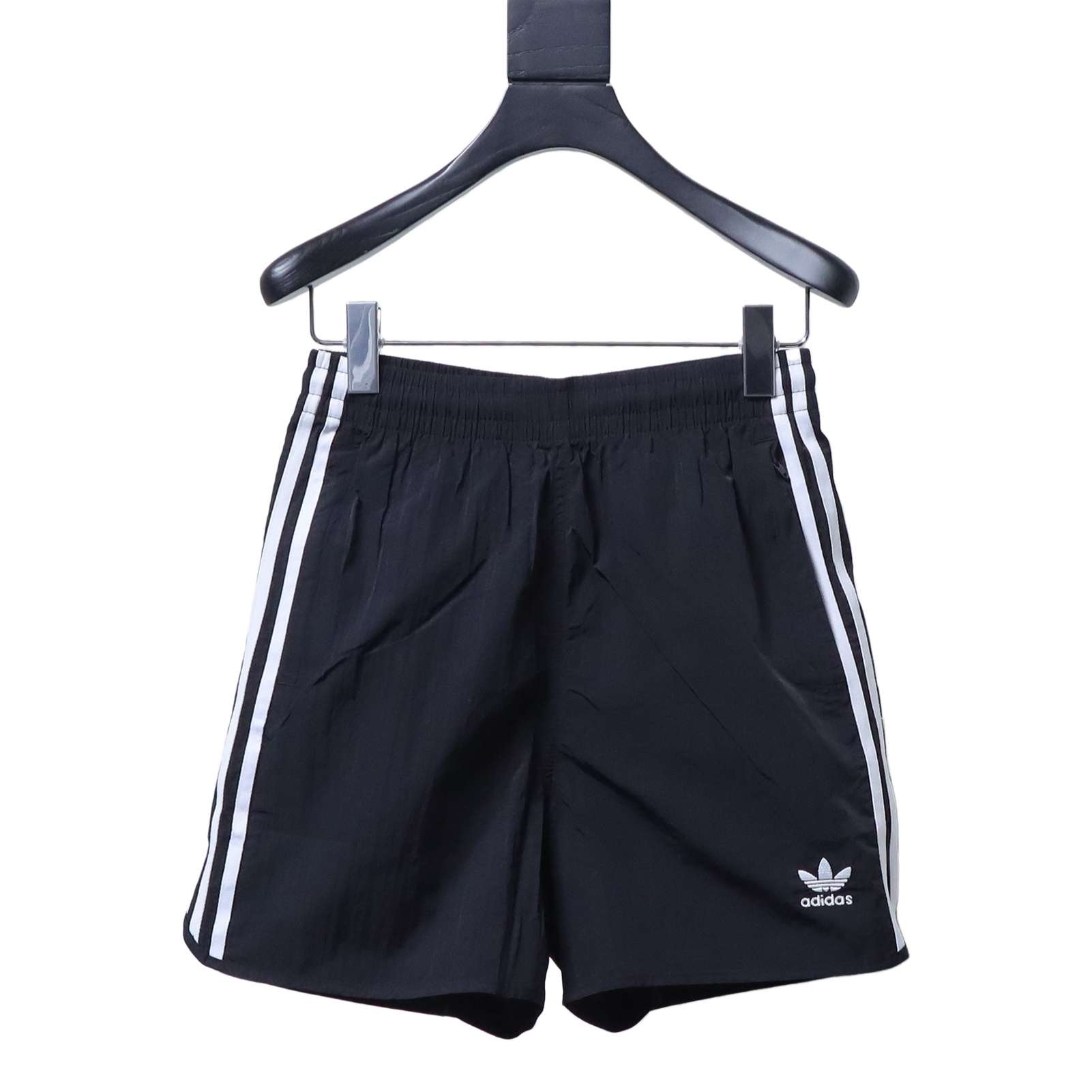     adidas Originals ADICOLOR Classic Stripe Shorts 01