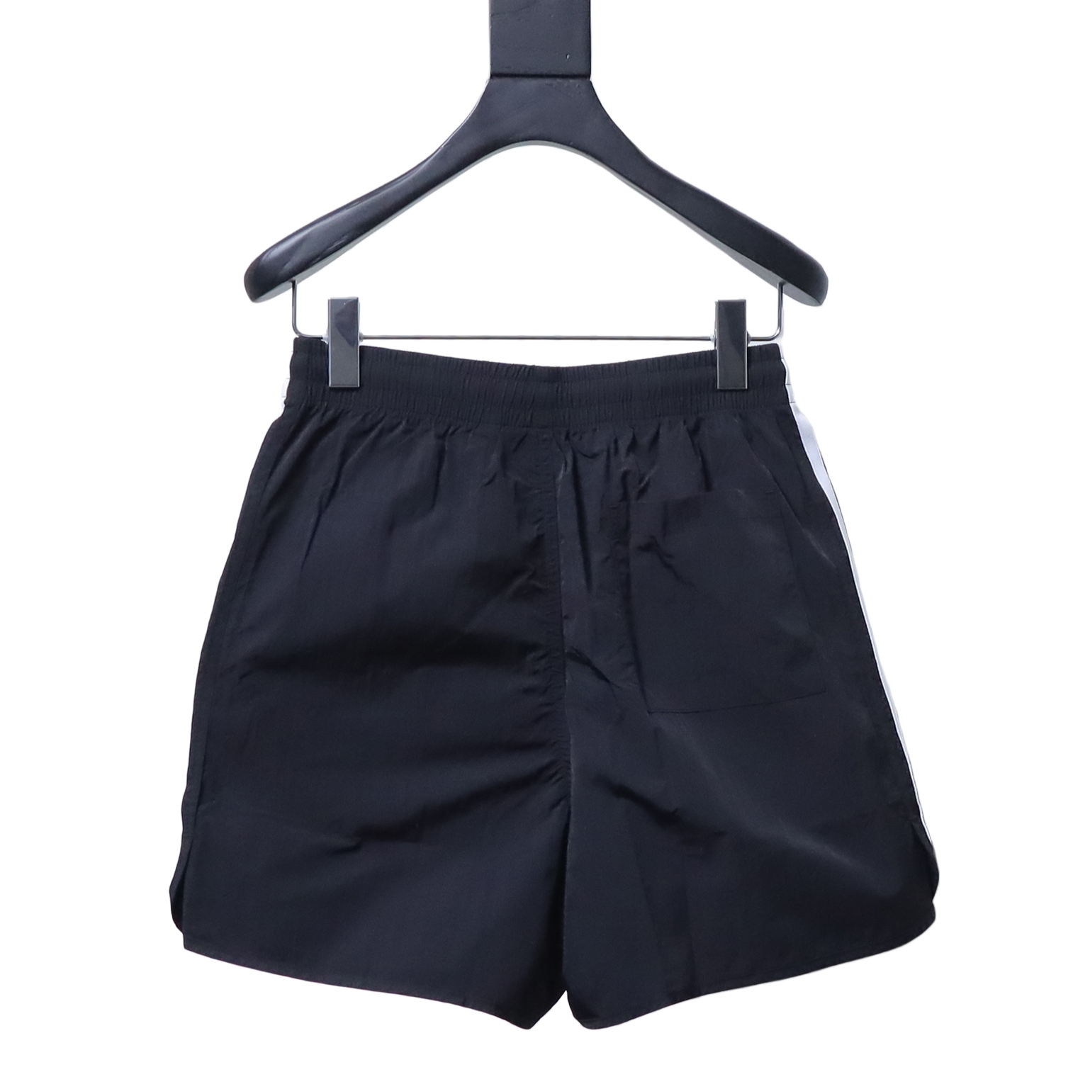     adidas Originals ADICOLOR Classic Stripe Shorts 01