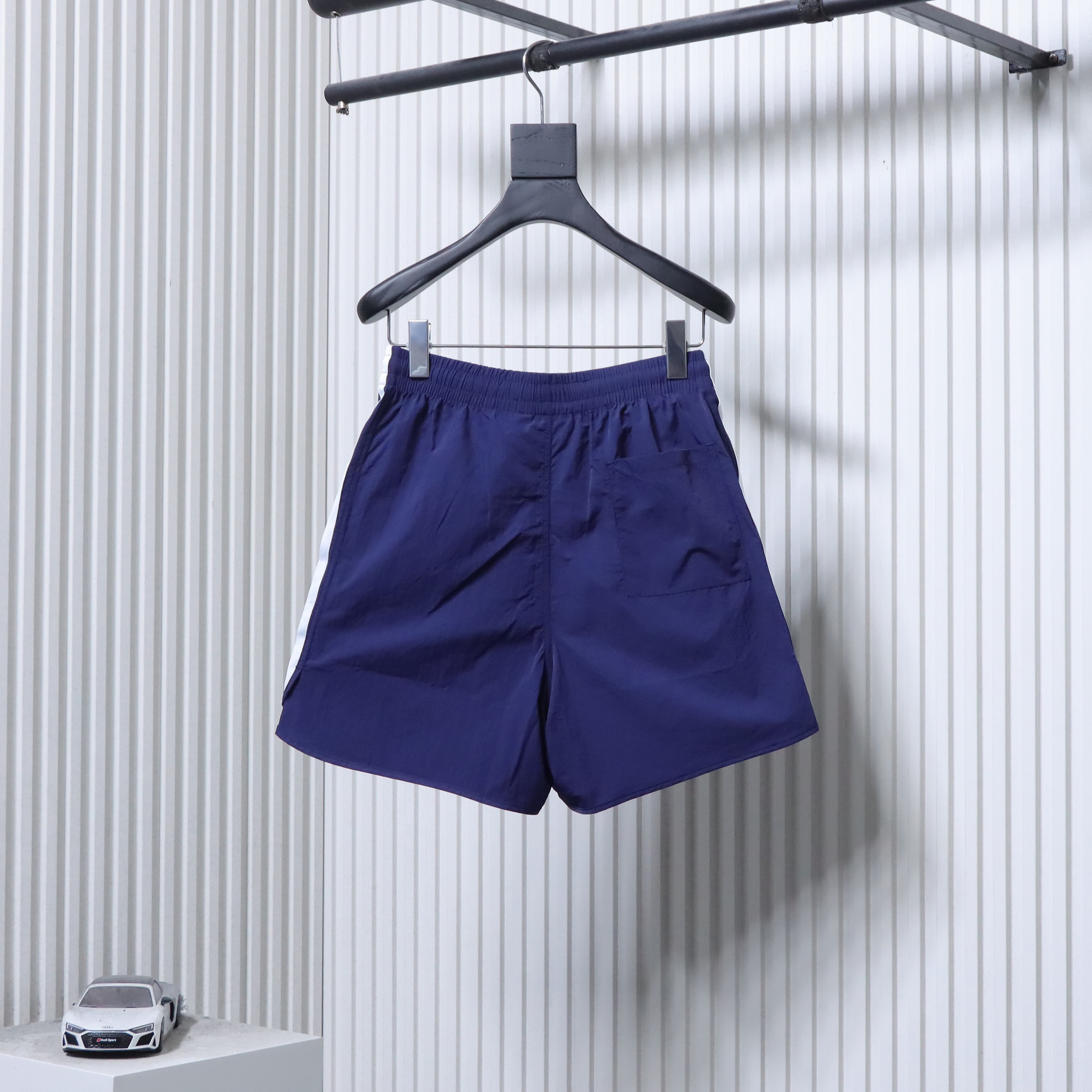     adidas Originals ADICOLOR Classic Stripe Shorts 03