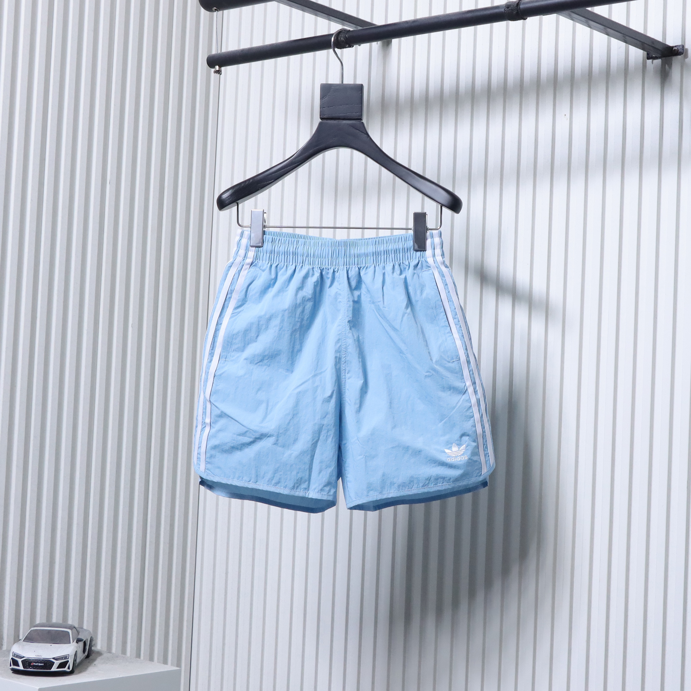     adidas Originals ADICOLOR Classic Stripe Shorts 04