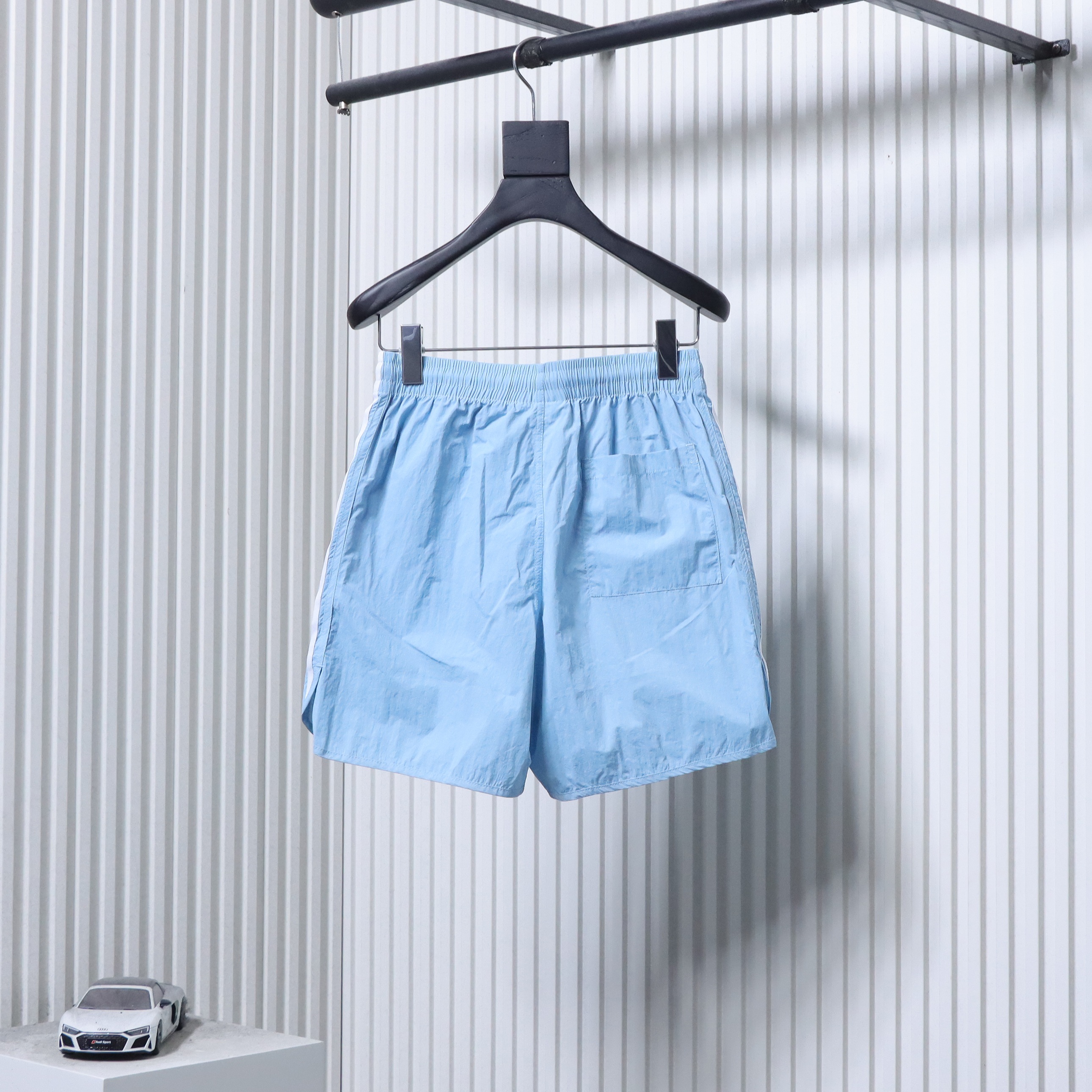     adidas Originals ADICOLOR Classic Stripe Shorts 04