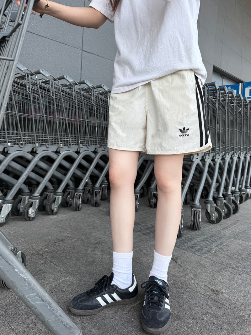     adidas Originals ADICOLOR Classic Stripe Shorts 05