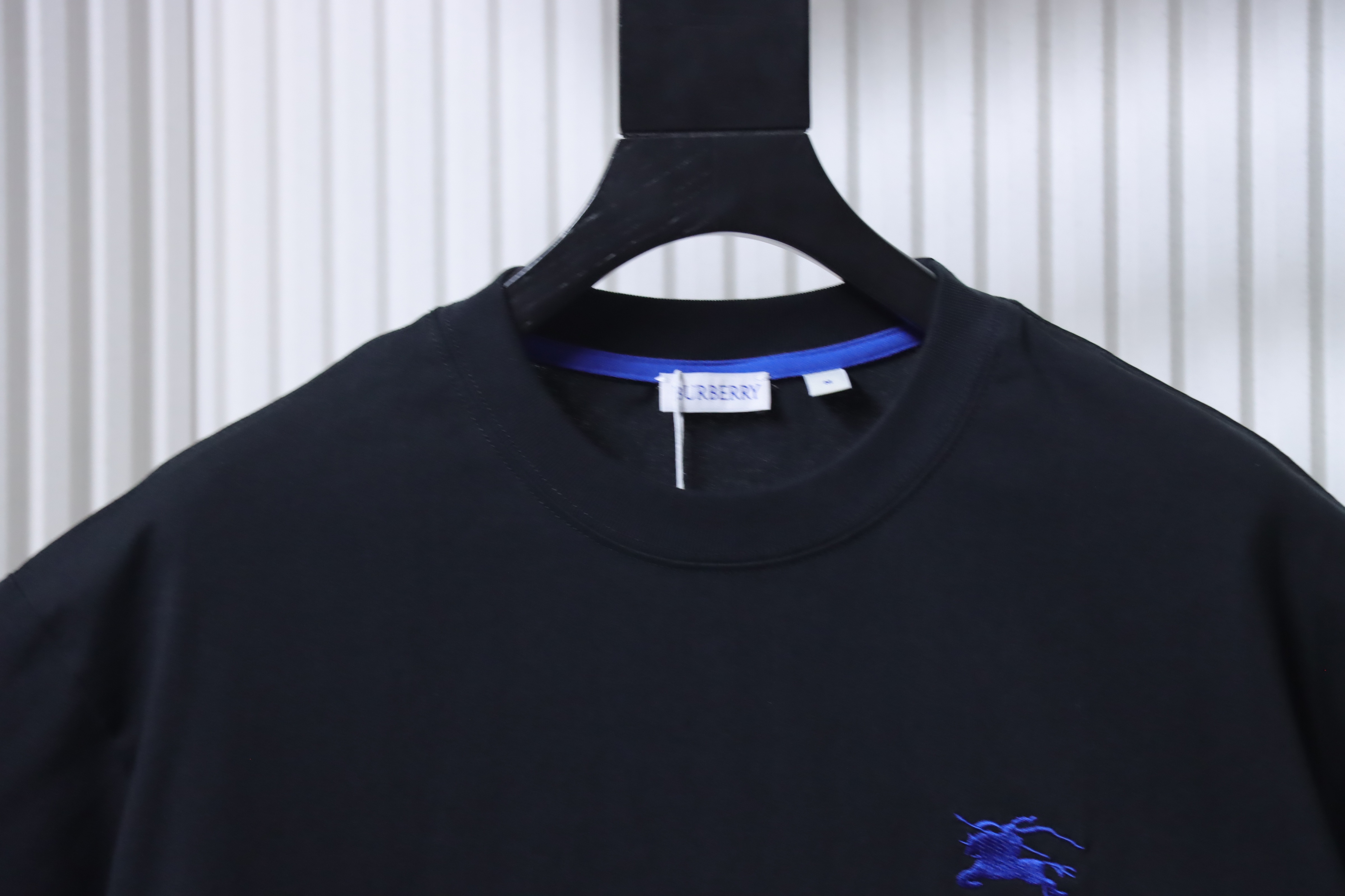    Burberry 24SS Blue Small Logo Equestrian Knight Embroidery Crewneck T-Shirt 01