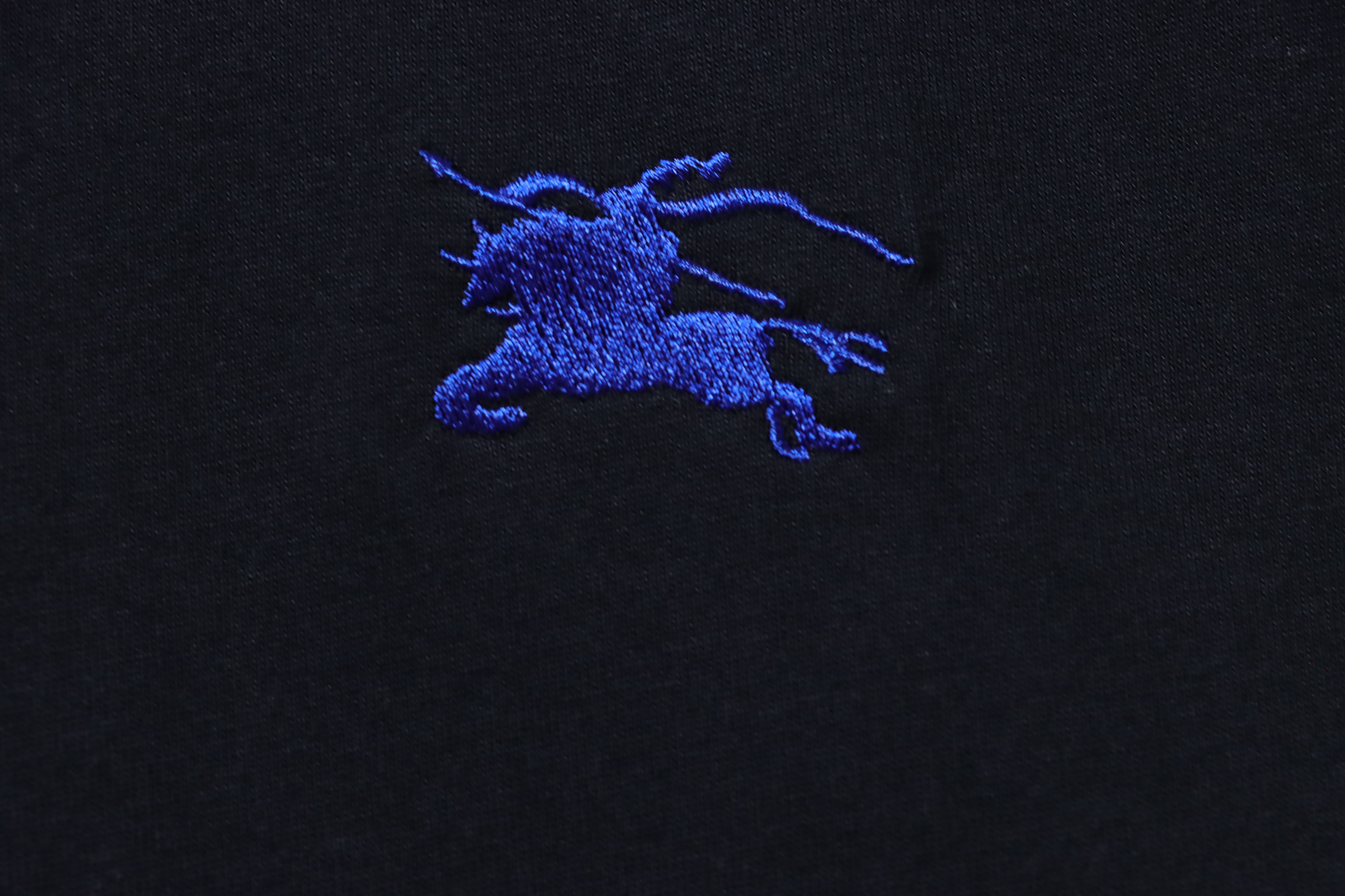    Burberry 24SS Blue Small Logo Equestrian Knight Embroidery Crewneck T-Shirt 01