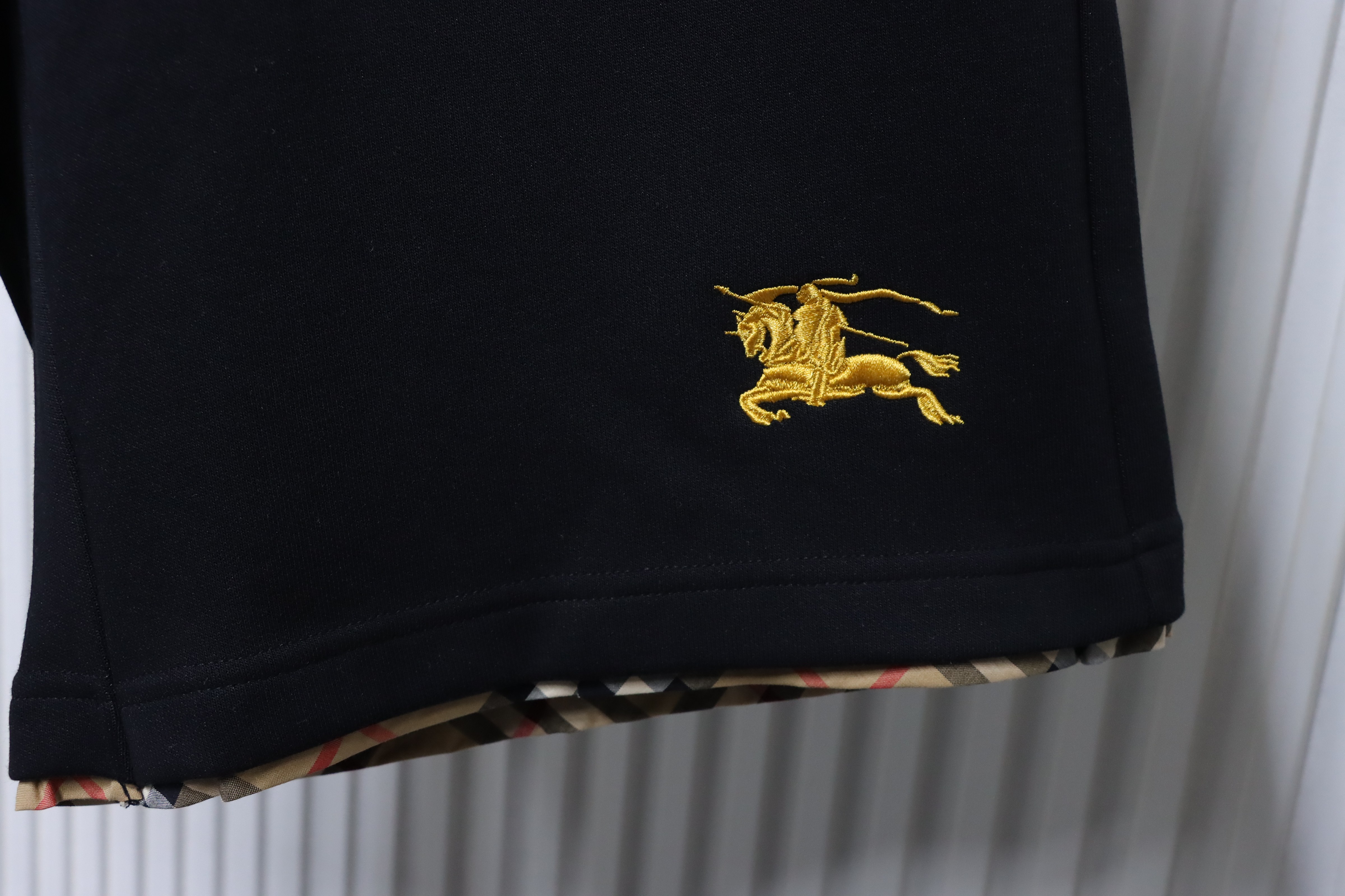     Burberry Check Trim Equestrian Knight Embroidery Shorts 02