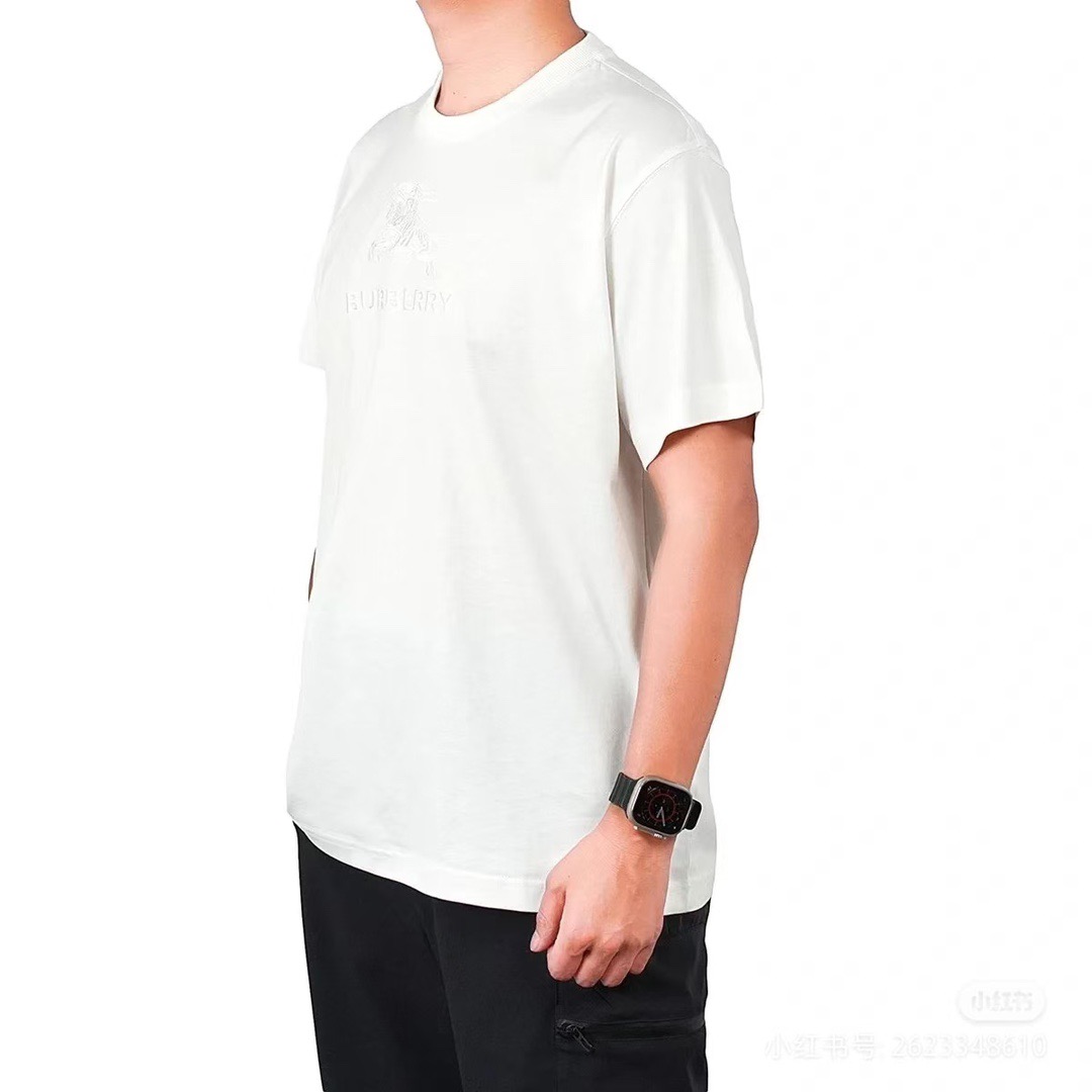    Burberry Equestrian Knight Embroidery Logo T-Shirt 01