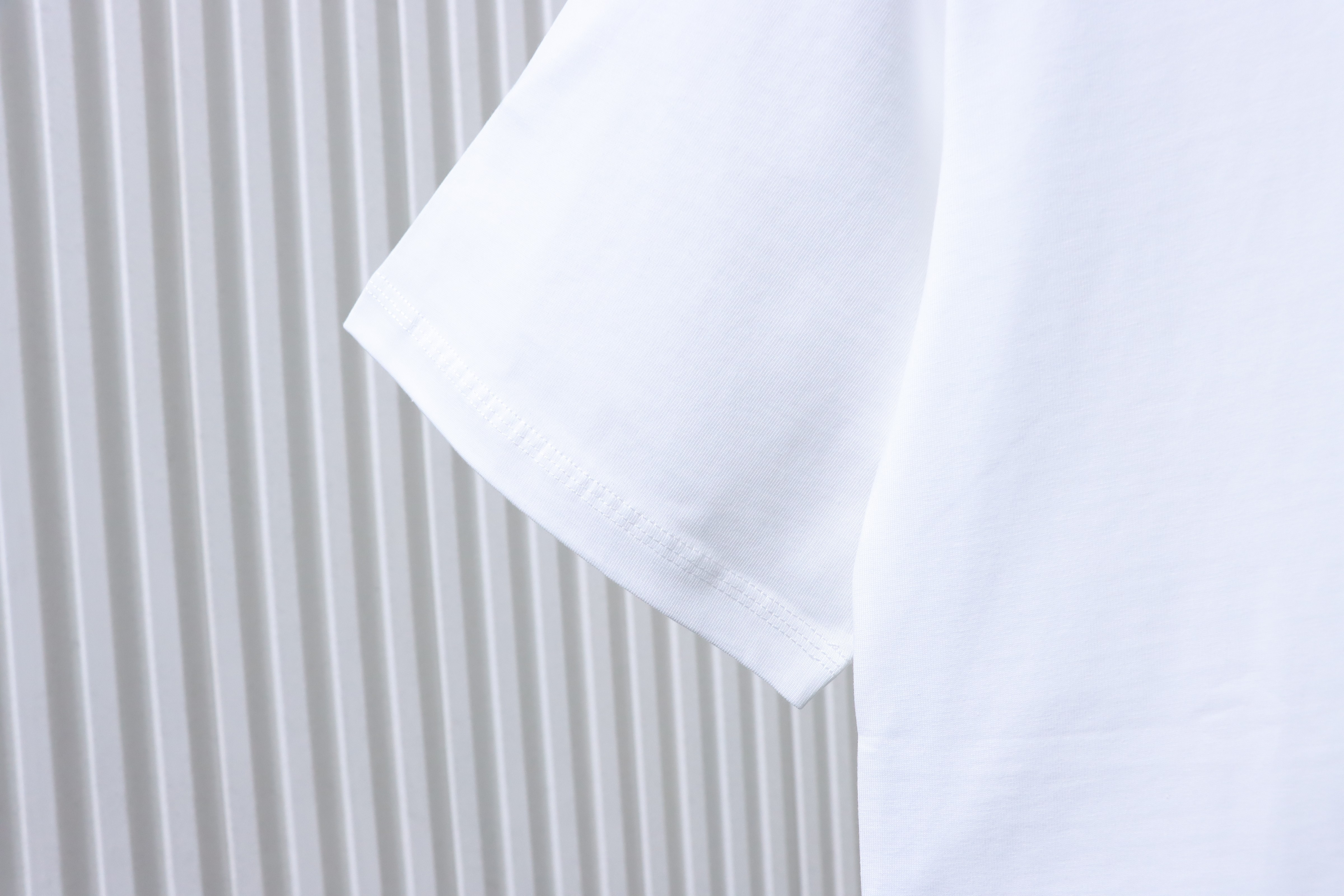     Burberry TB Check Block Letter Embossed T-Shirt 01