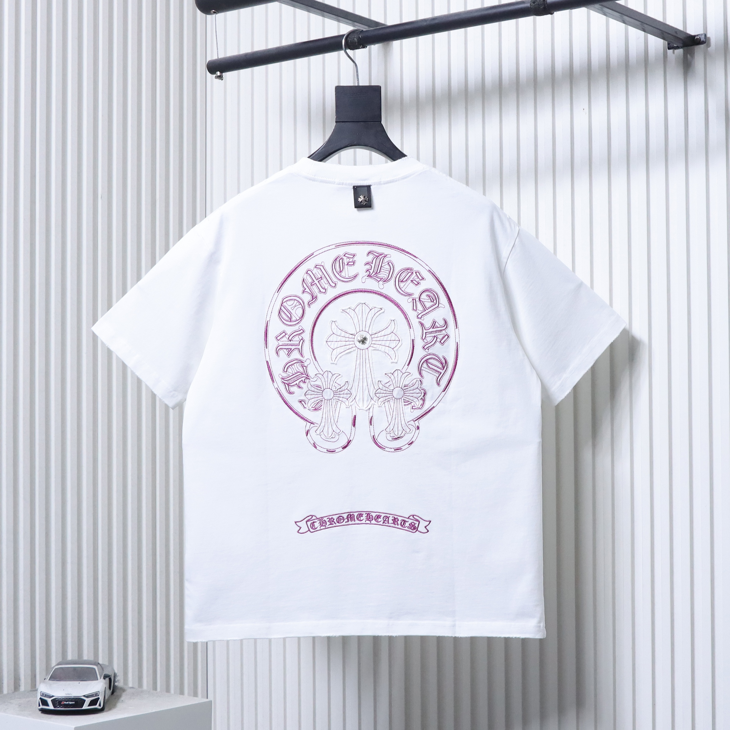     Chrome Hearts Horseshoe Cross Burnout Appliqué Distressed T-Shirt 01