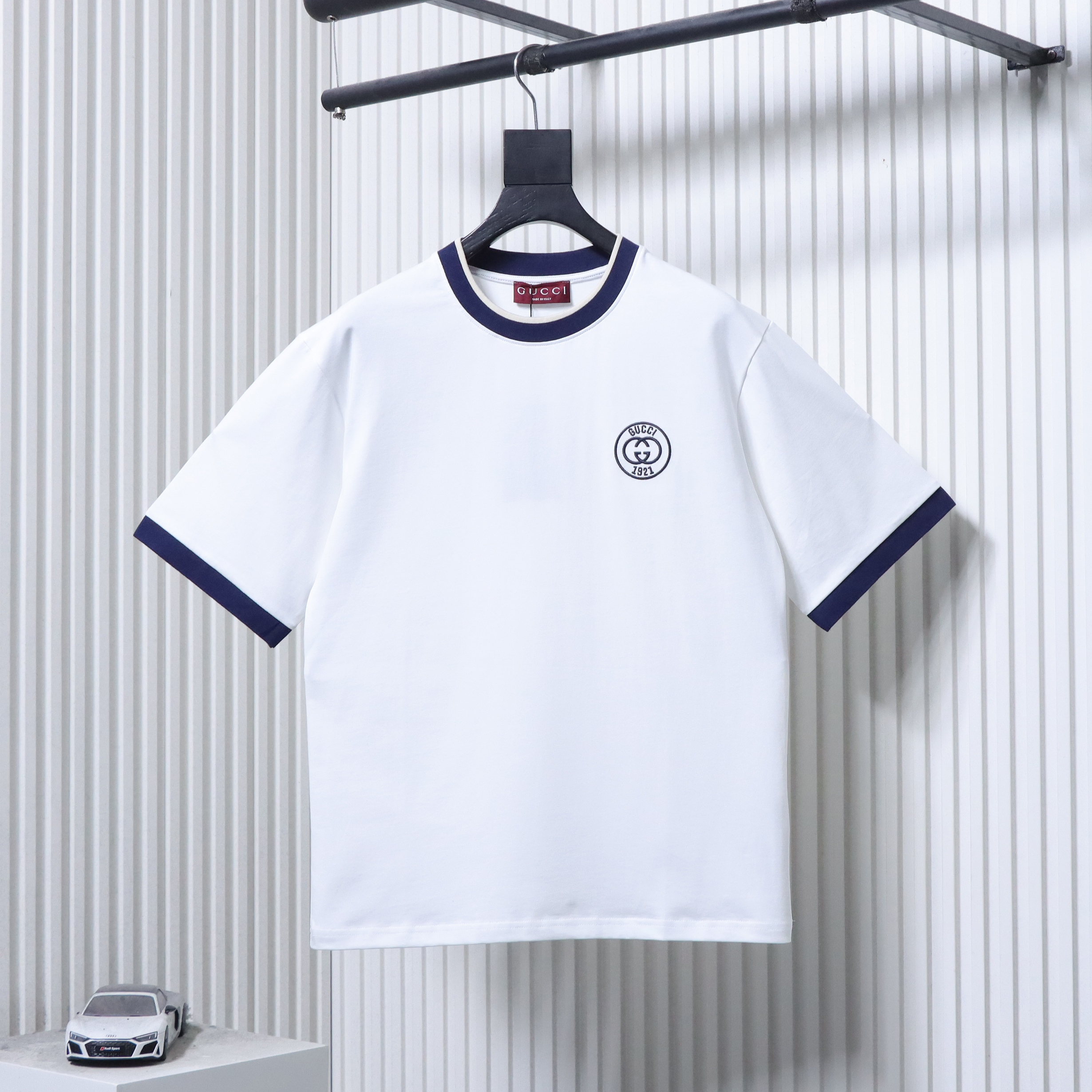     Gucci Varsity Colorblock Rib Collar 1921 GG Embroidery T-Shirt 01