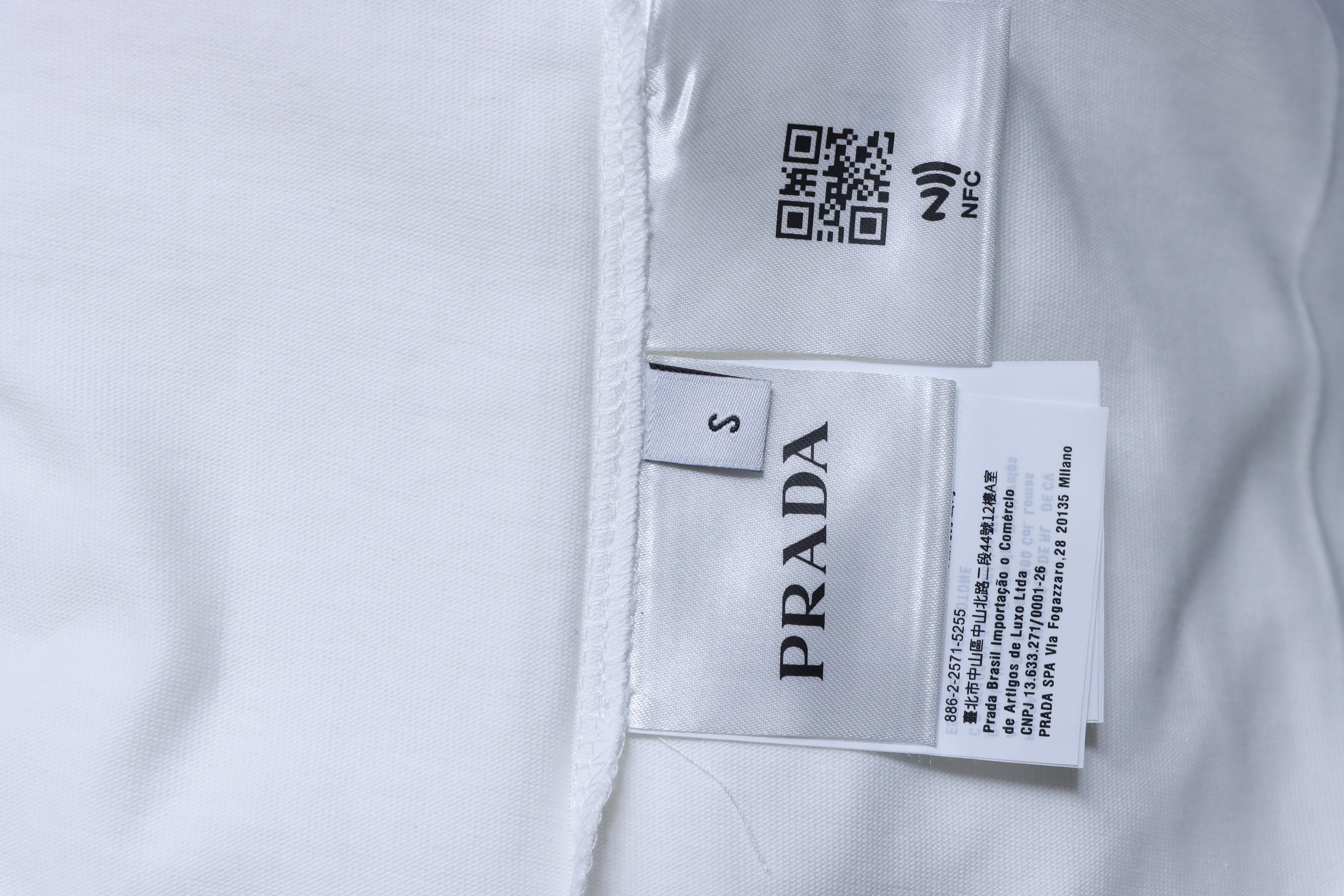  Prada Pocket Appliqué T-Shirt