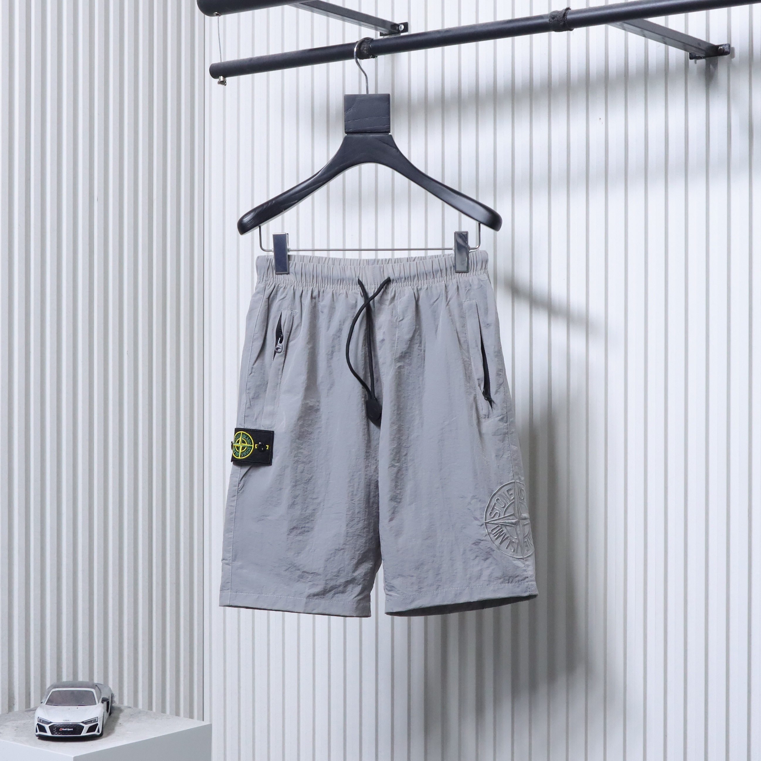     Stone Island Classic Cargo Shorts 01