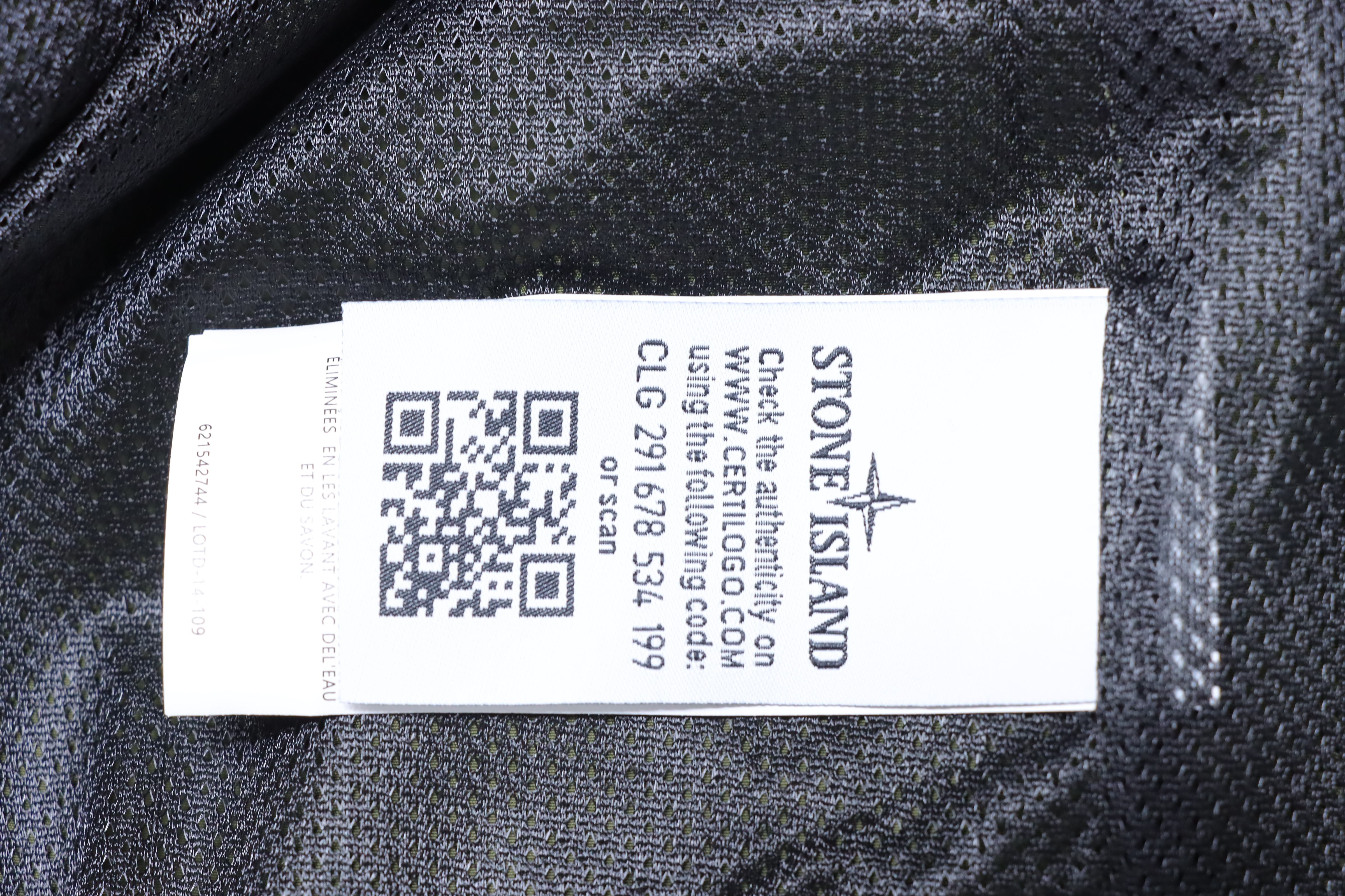     Stone Island Classic Cargo Shorts 02
