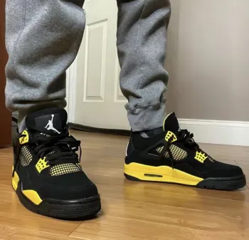 Pkgod Jordan 4 Retro Thunder review Vojtěch Šturm