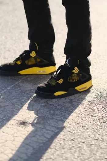 Pkgod Jordan 4 Retro Thunder review isaac aguilar