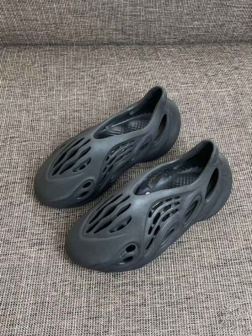    Pkgod adidas Yeezy Foam RNNR Onyx review 