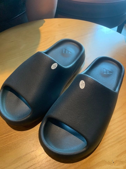Pkgod adidas Yeezy Slide Onyx HQ6448 review 