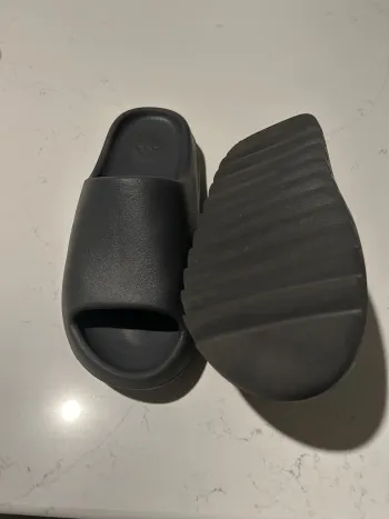  Pkgod adidas Yeezy Slide Onyx review Gibz 02