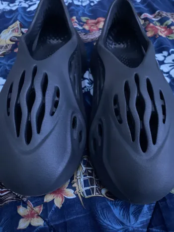 Pkgod adidas Yeezy Foam RNNR Onyx review Ben 03