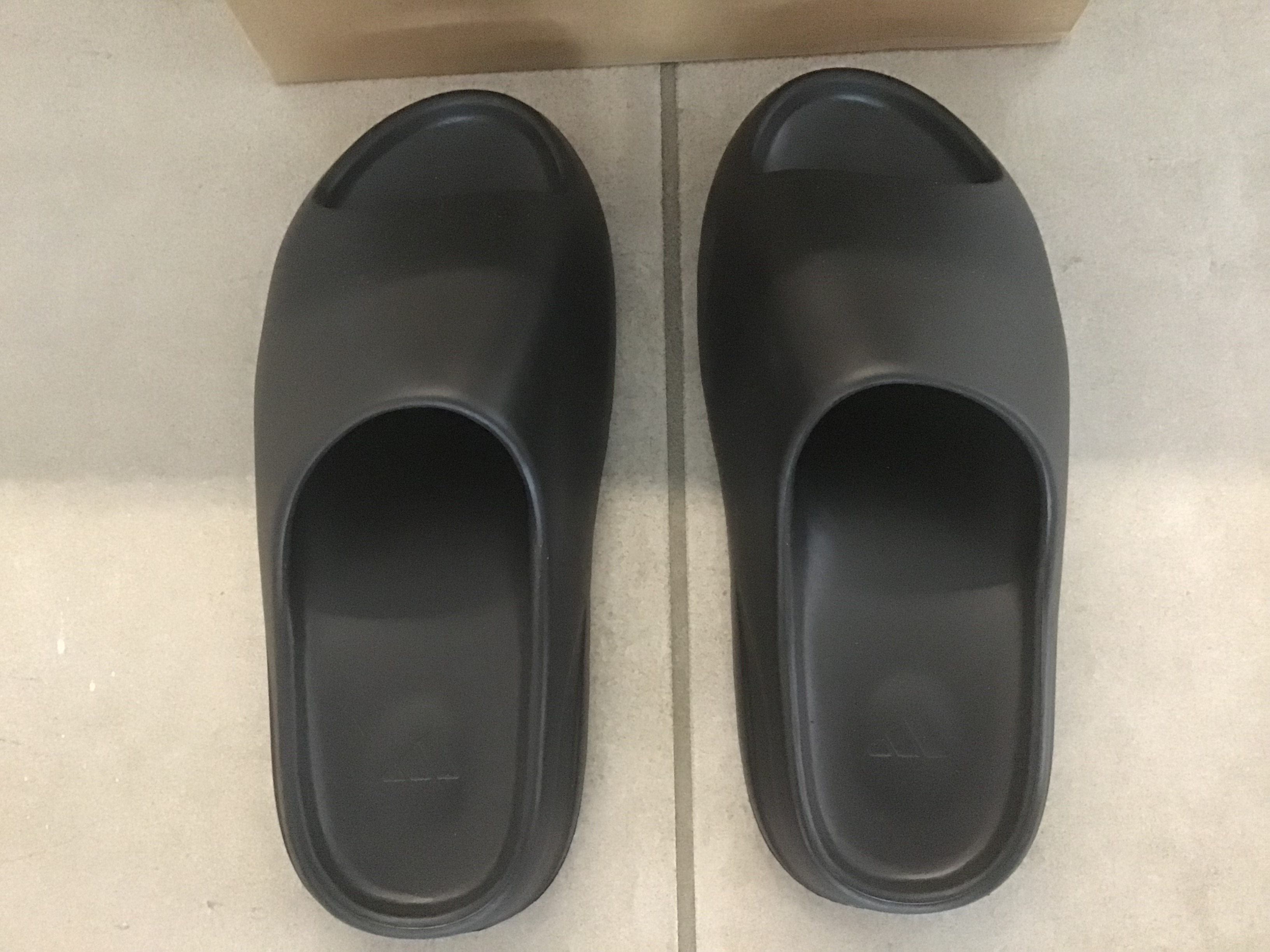  Pkgod adidas Yeezy Slide Onyx review Nassim 02