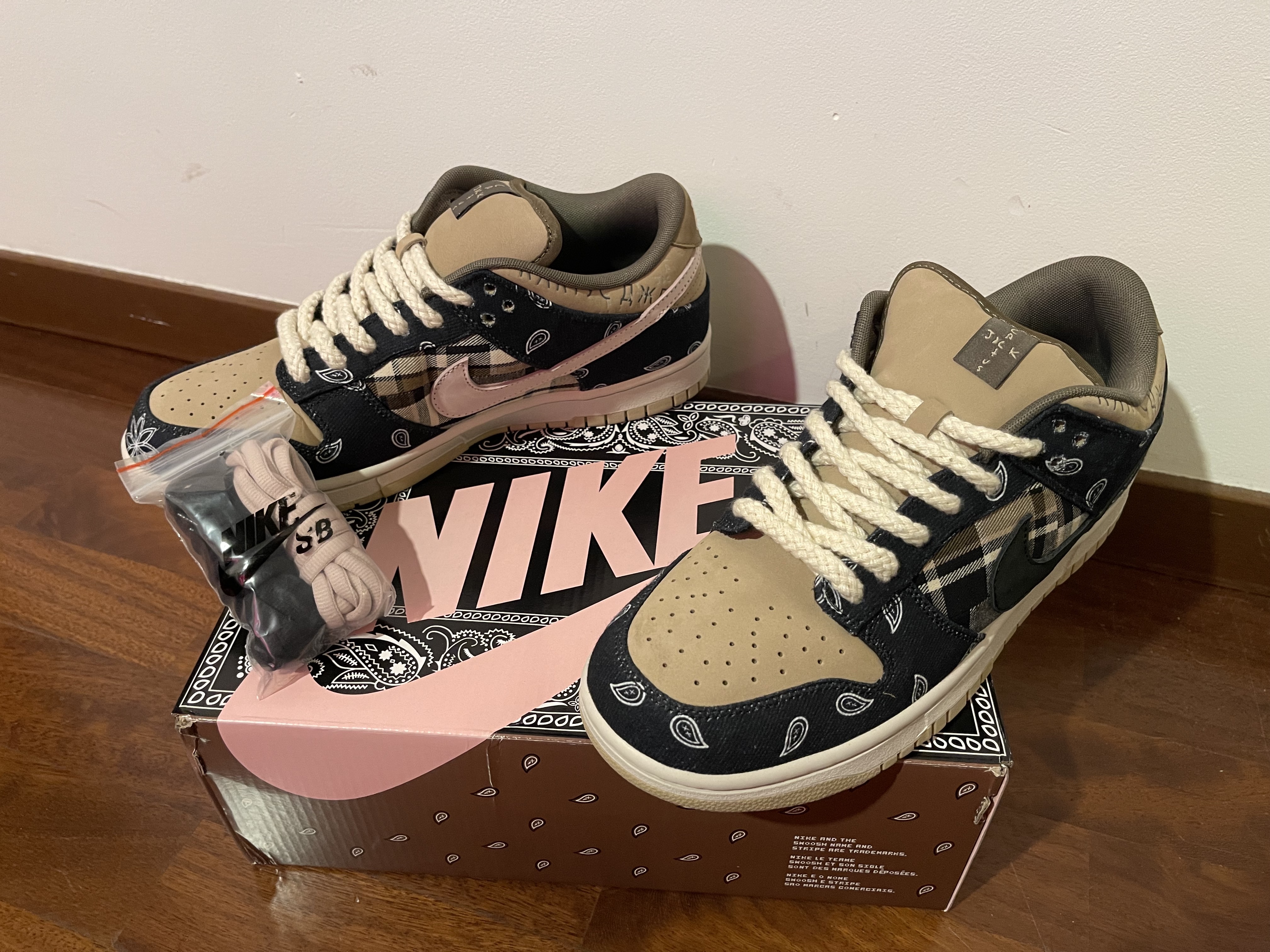  Pkgod Nike SB Dunk Low Travis Scott (Special Box) review eSSe