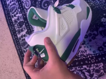 Pkgod Jordan 4 Retro SB Pine Green   review Antonio 02