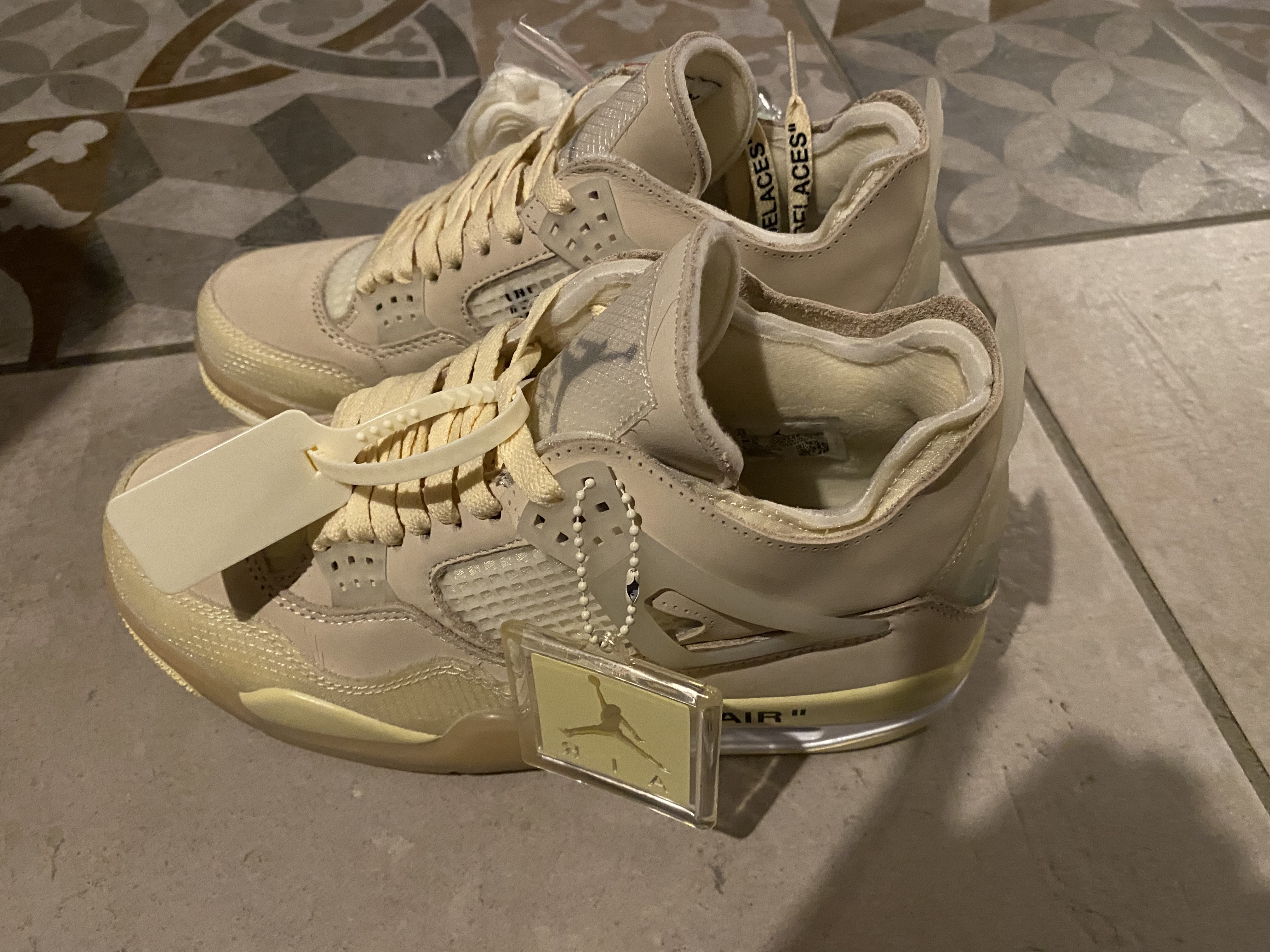  Pkgod  Air Jordan 4 Retro Off-White Sail   review Nassim 03