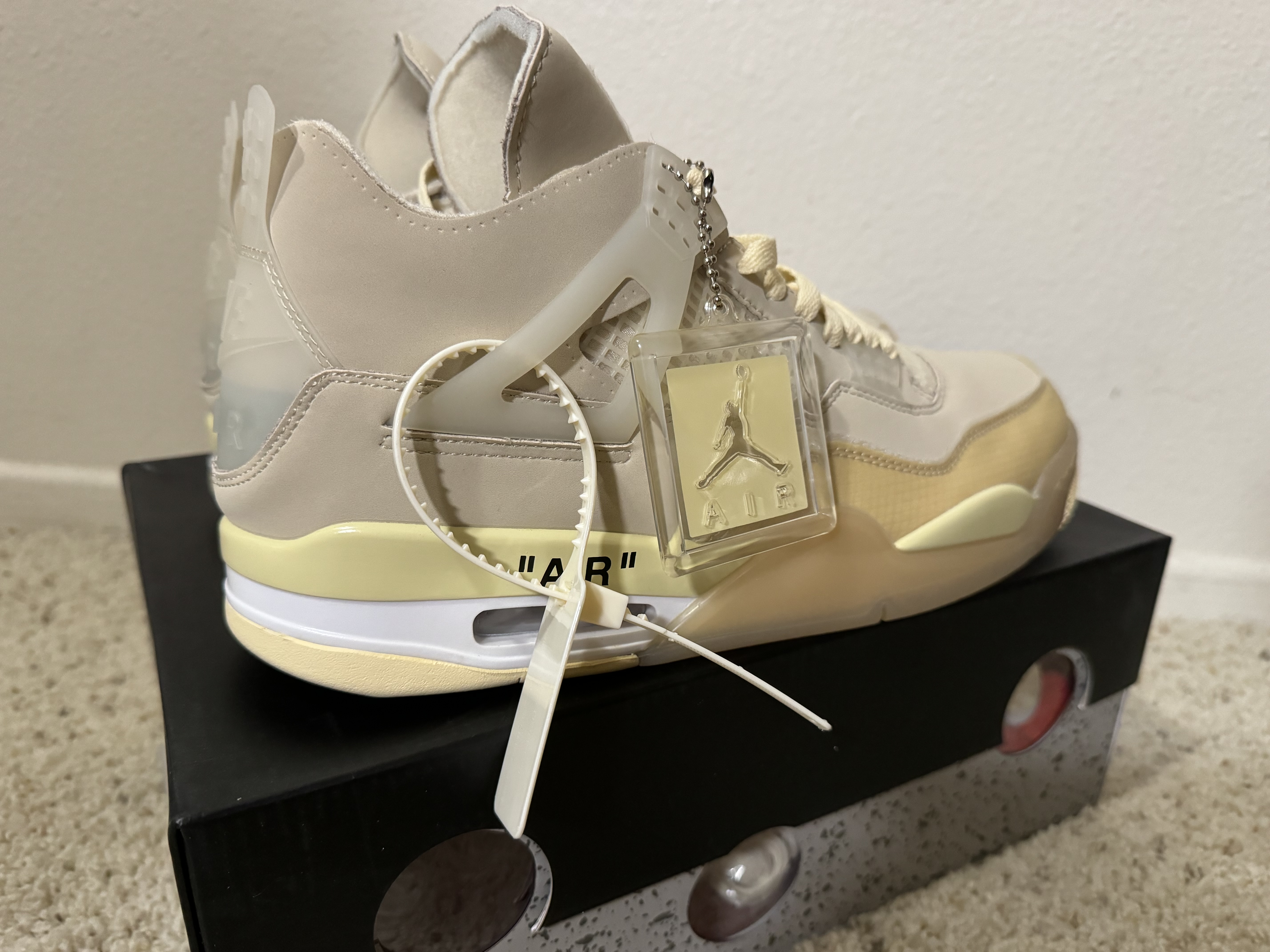  Pkgod  Air Jordan 4 Retro Off-White Sail   review Miguel Cerda 01