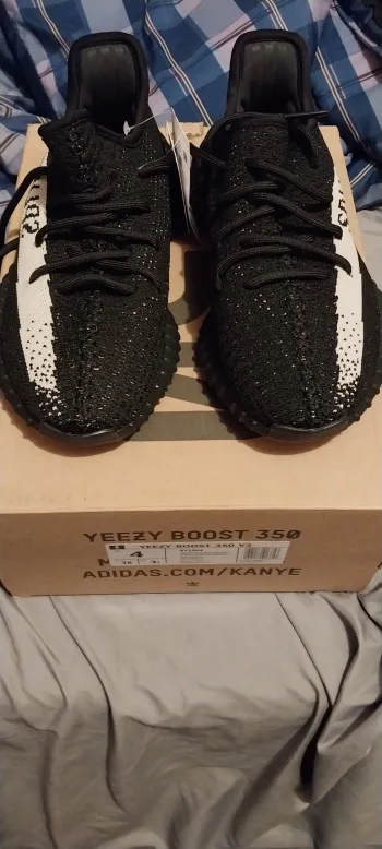 Pkgod Adidas Yeezy Boost 350 V2 Core Black White review Yezzy