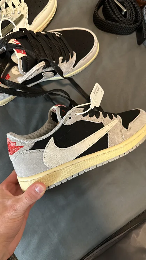 Pkgod Travis Scott x Air Jordan 1 Low White Grey Low Gang review 