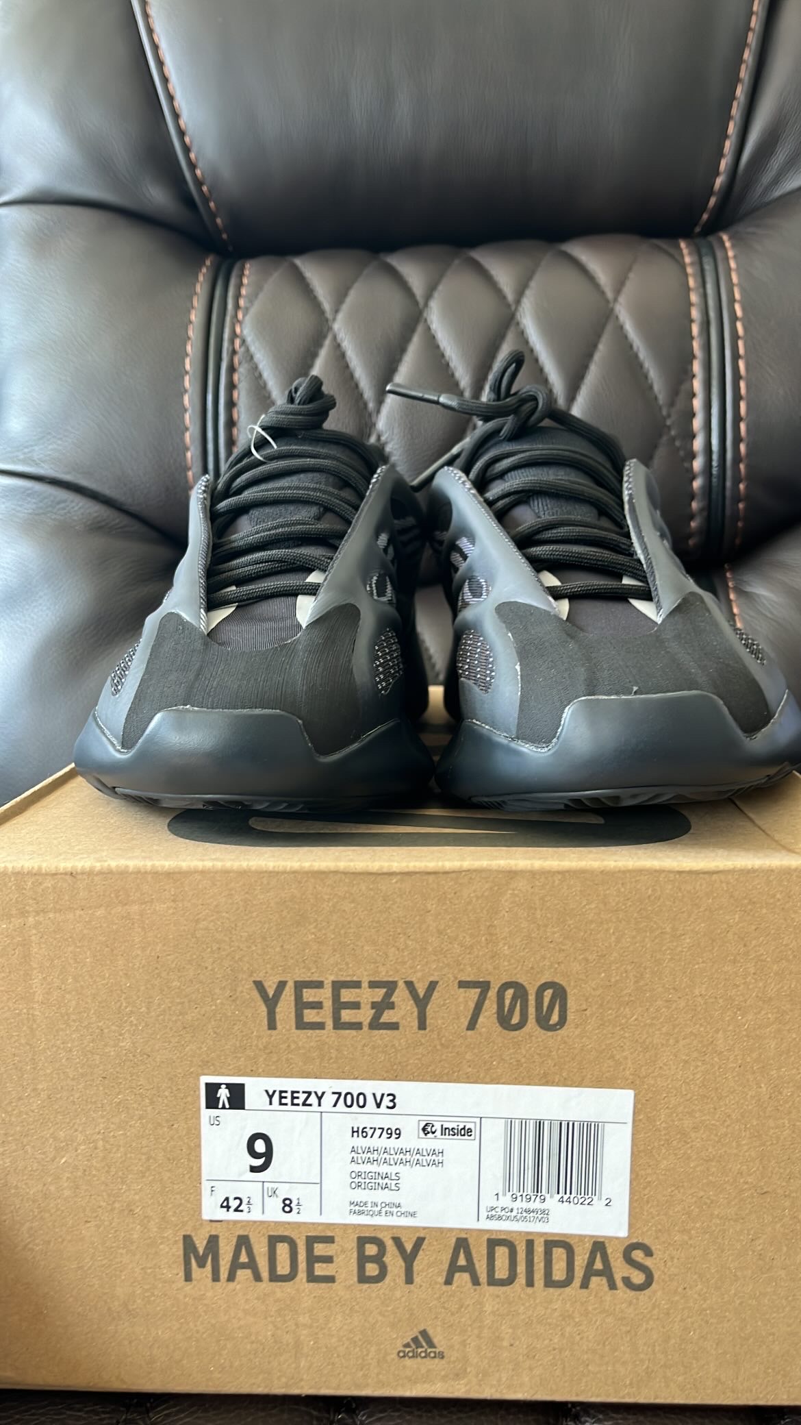 Pkgod Adidas Yeezy Boost 700 V3 Alvah review Ovidio 02