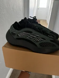 Pkgod Adidas Yeezy Boost 700 V3 Alvah review Ovidio 03
